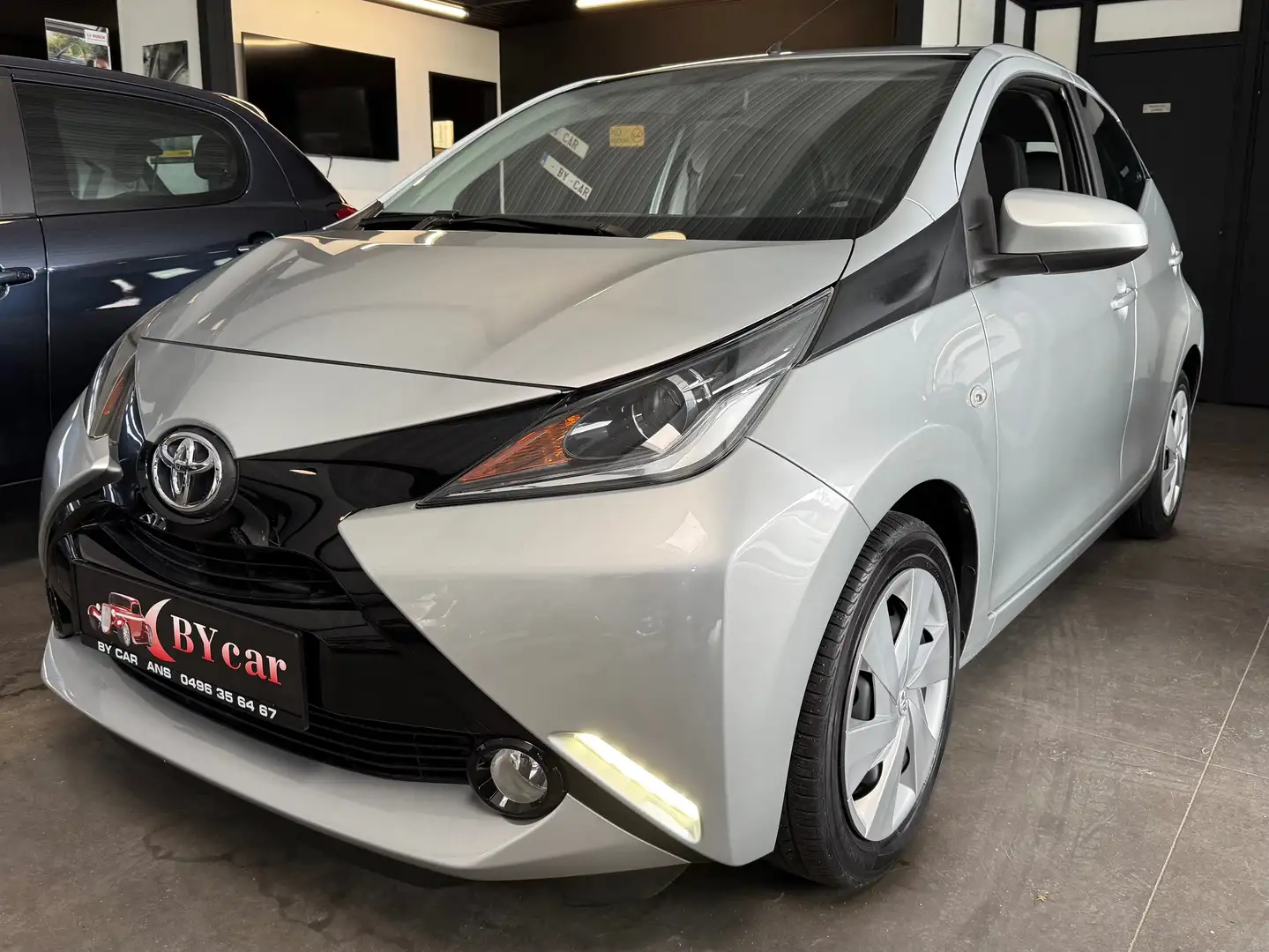 Toyota Aygo 1.0i *GARANTIE 2 ANS* 60.000KM BLUETHOOT CAMERA Gris - 1