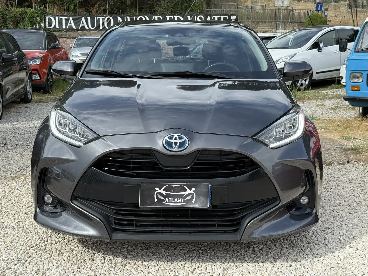 Toyota Yaris 1.5 Hybrid 5 porte Lounge Grigio - 2