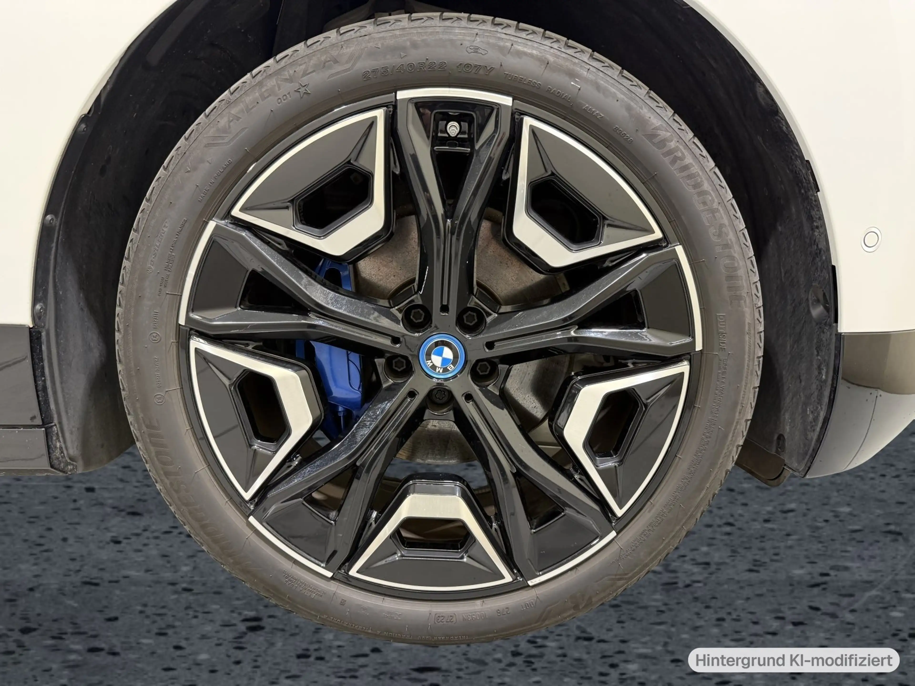 BMW iX xDrive40 Sportpaket AHK B&W ACC 360 HUD Laser — photo 9