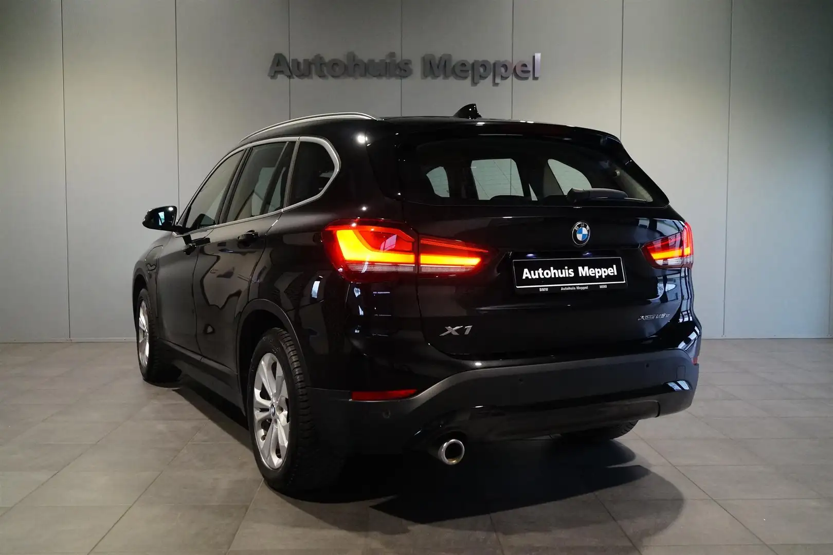BMW X1 xDrive25e LED | PDC | Sportstuur | Cruise control Noir - 2