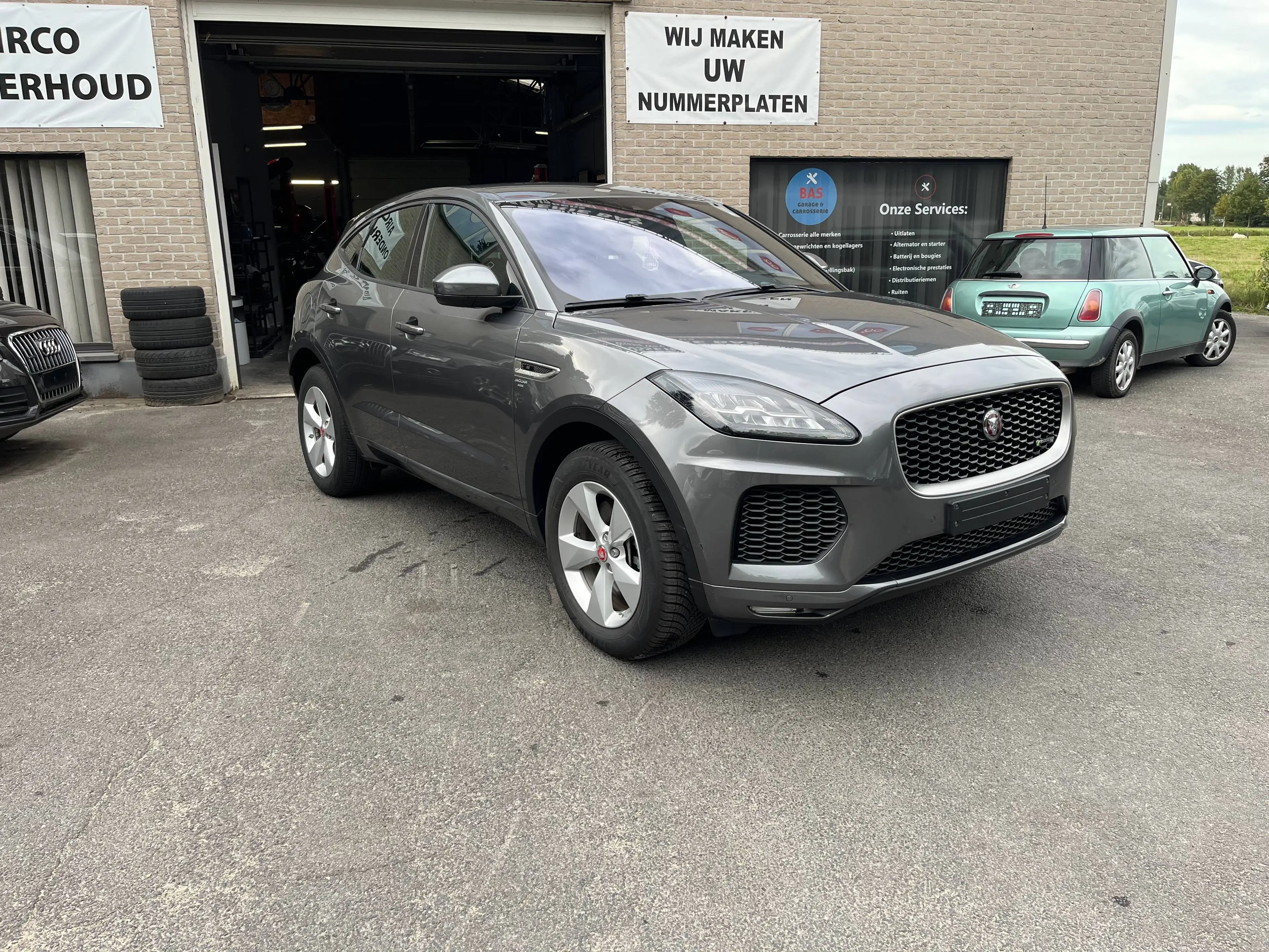 Jaguar E-Pace E-Pace 2.0 T AWD R-Dynamic — photo 5
