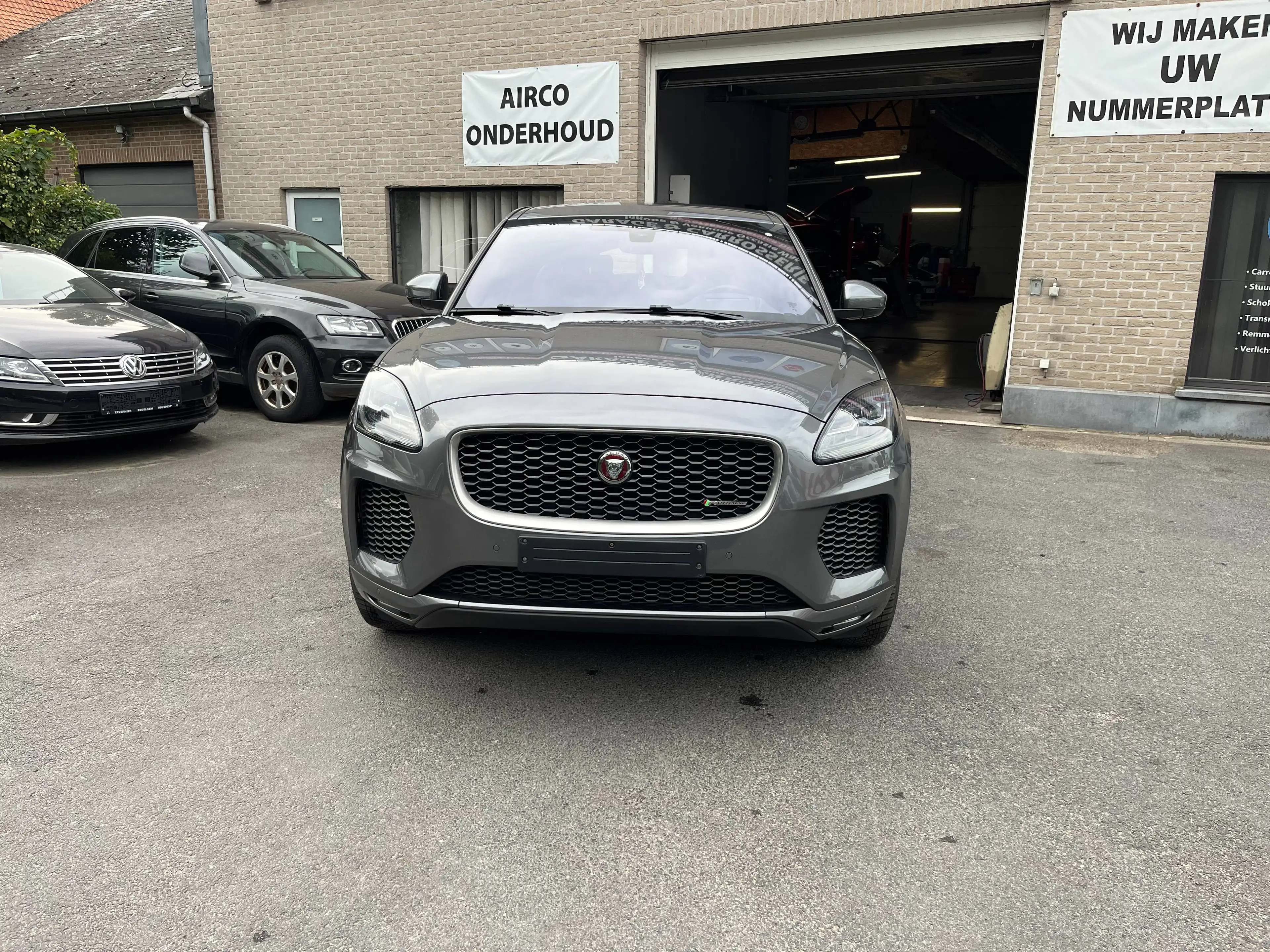 Jaguar E-Pace E-Pace 2.0 T AWD R-Dynamic — photo 3