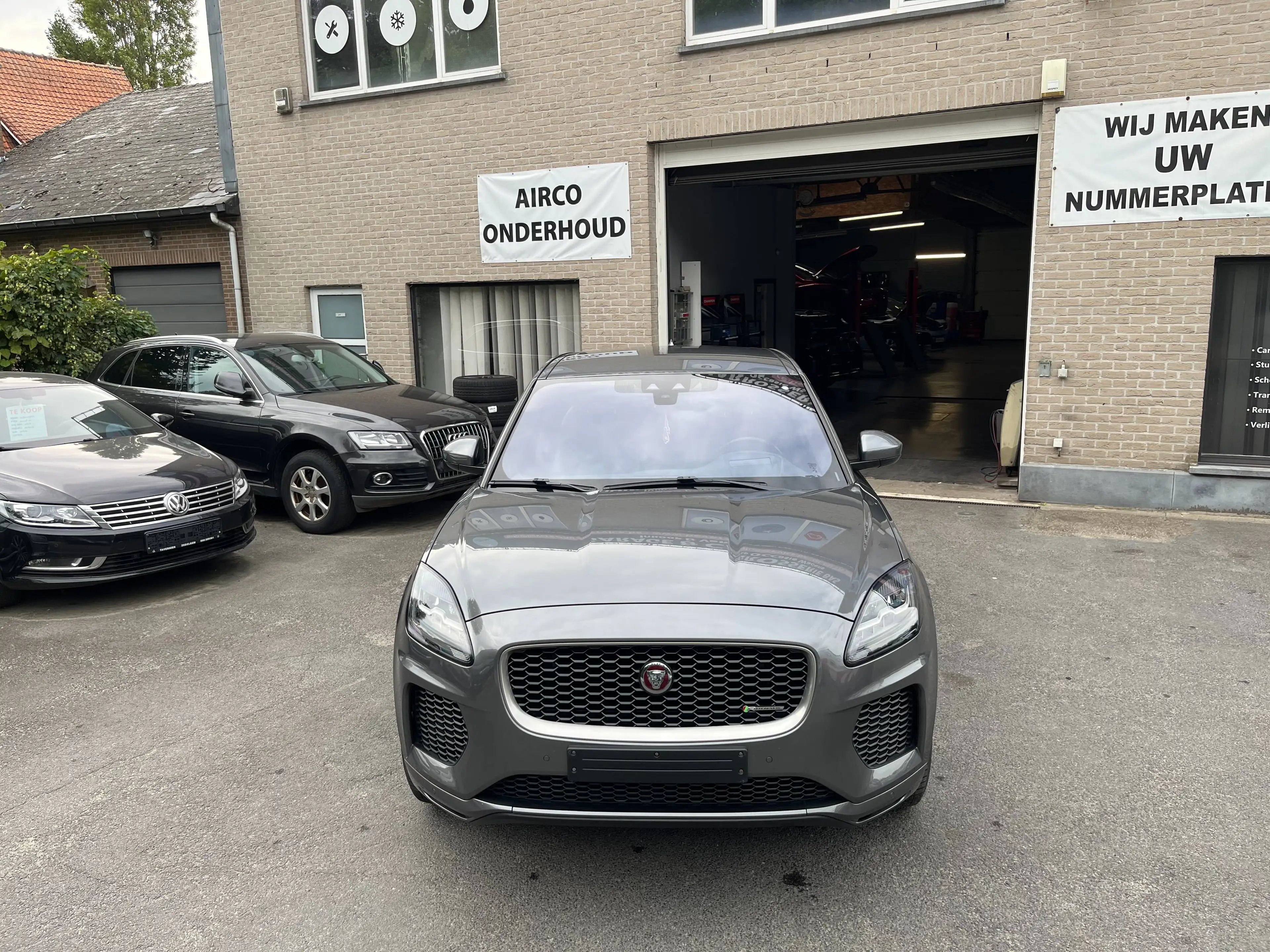 Jaguar E-Pace E-Pace 2.0 T AWD R-Dynamic — photo 4