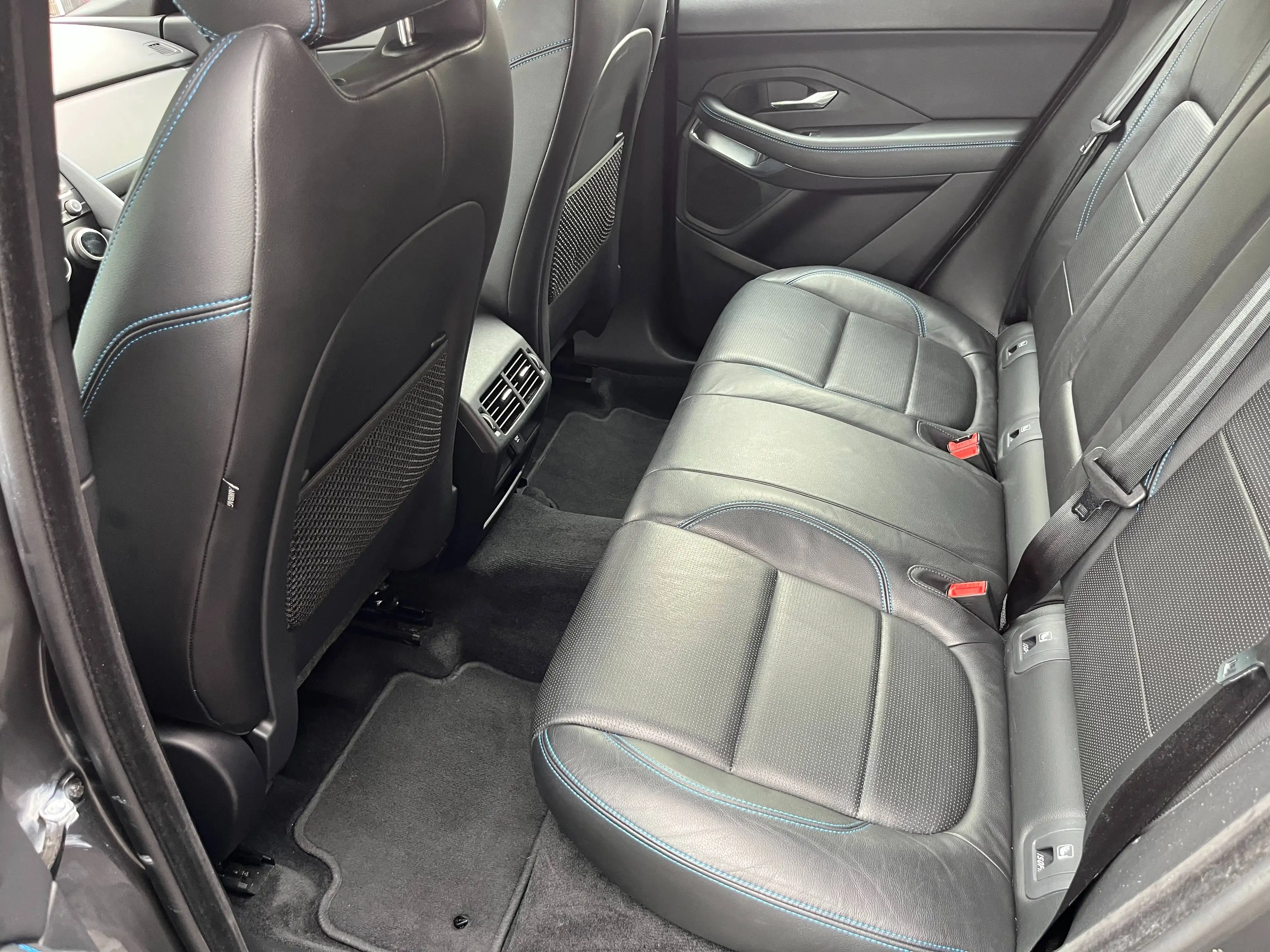 Jaguar E-Pace E-Pace 2.0 T AWD R-Dynamic — photo 15