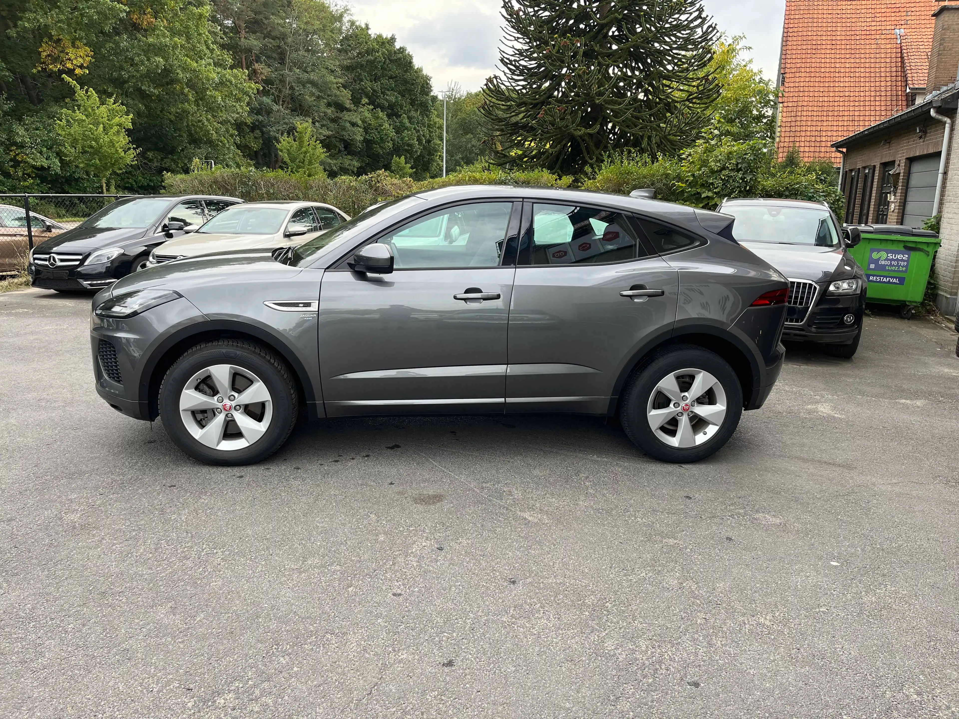 Jaguar E-Pace E-Pace 2.0 T AWD R-Dynamic — photo 2