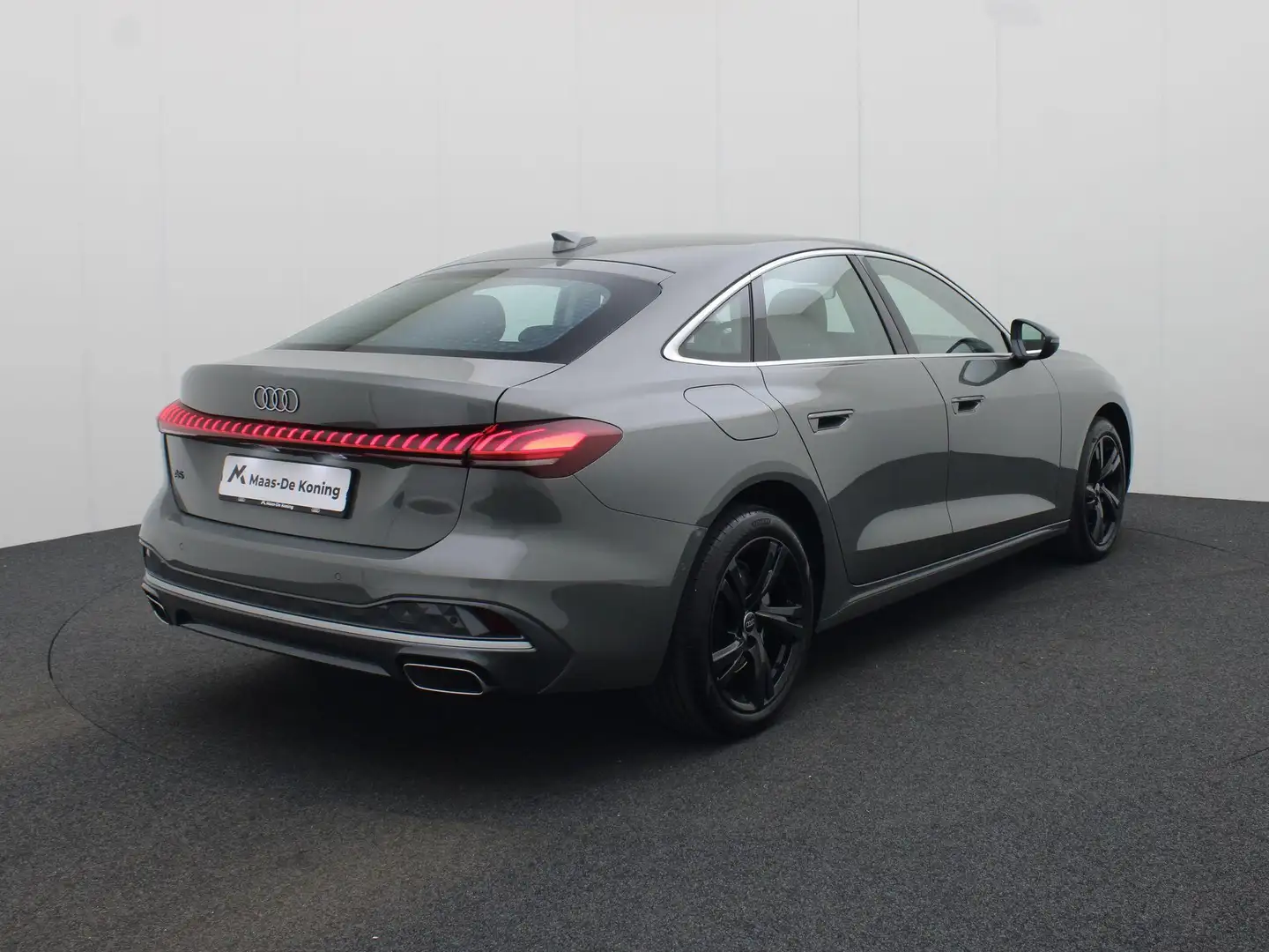 Audi A5 Limousine Advanced edition 35 TFSI 150 pk · First Grau - 2