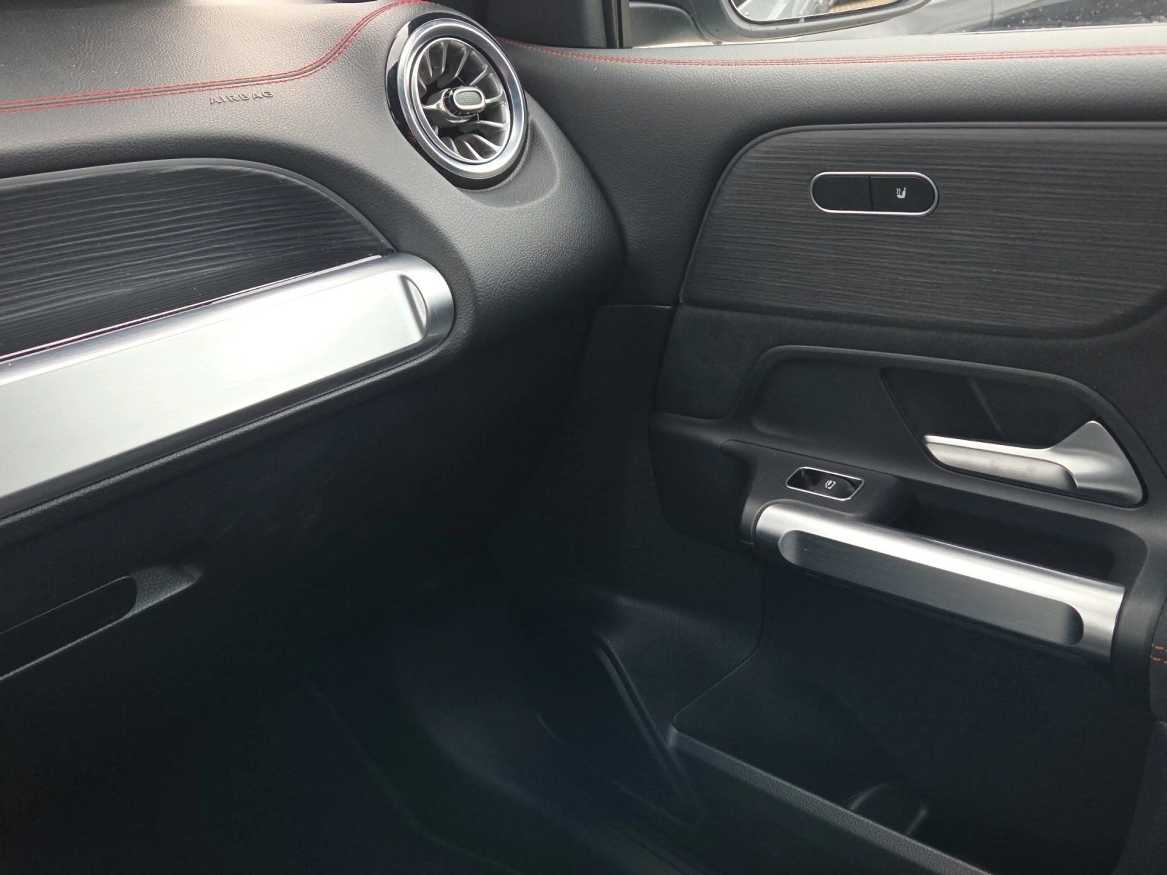 Mercedes-Benz EQB 300 4M AMG+NIGHT+AHK+FAHRASSI+DISTR+360°+LED — photo 10
