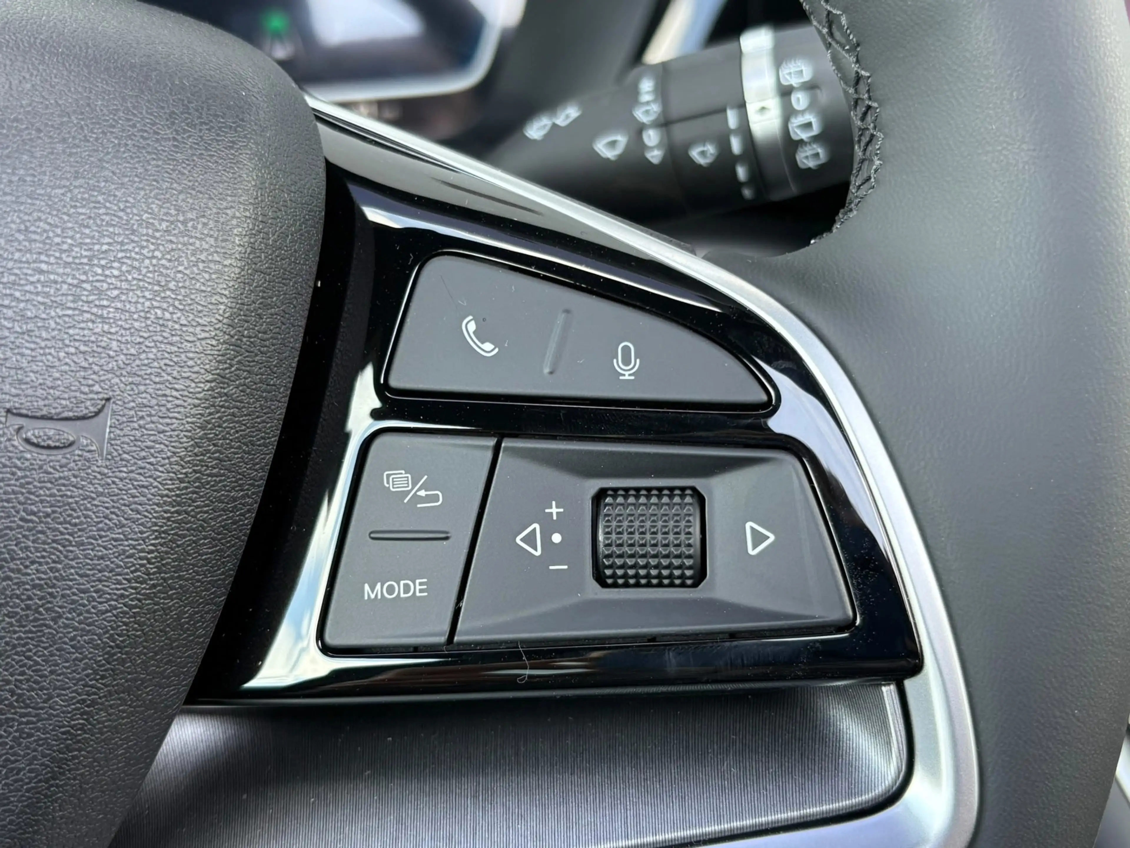 BYD Seal U 1.5 T DM-i AWD Design 324pk Longe range Panoramada — photo 13