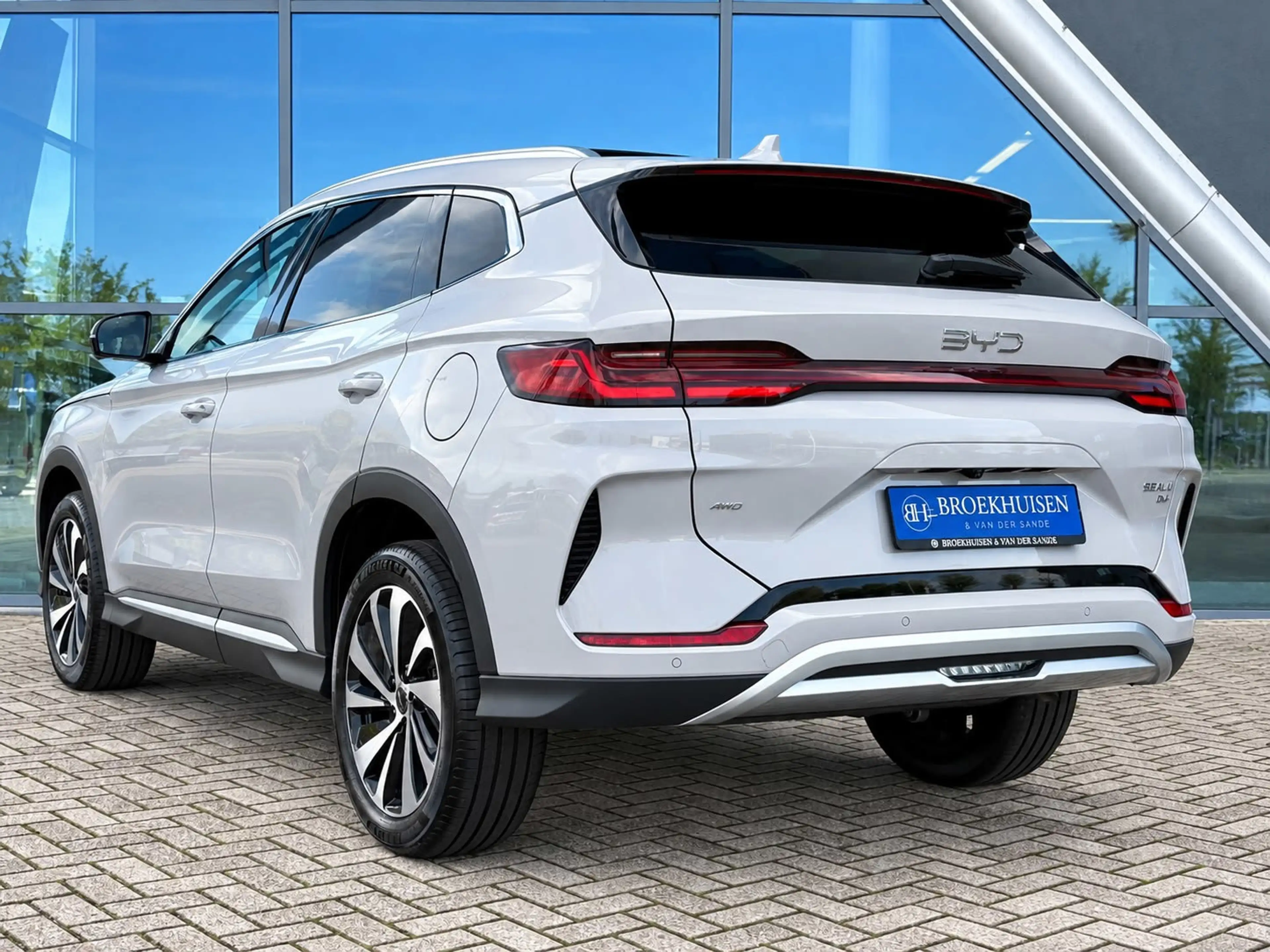 BYD Seal U 1.5 T DM-i AWD Design 324pk Longe range Panoramada — photo 4