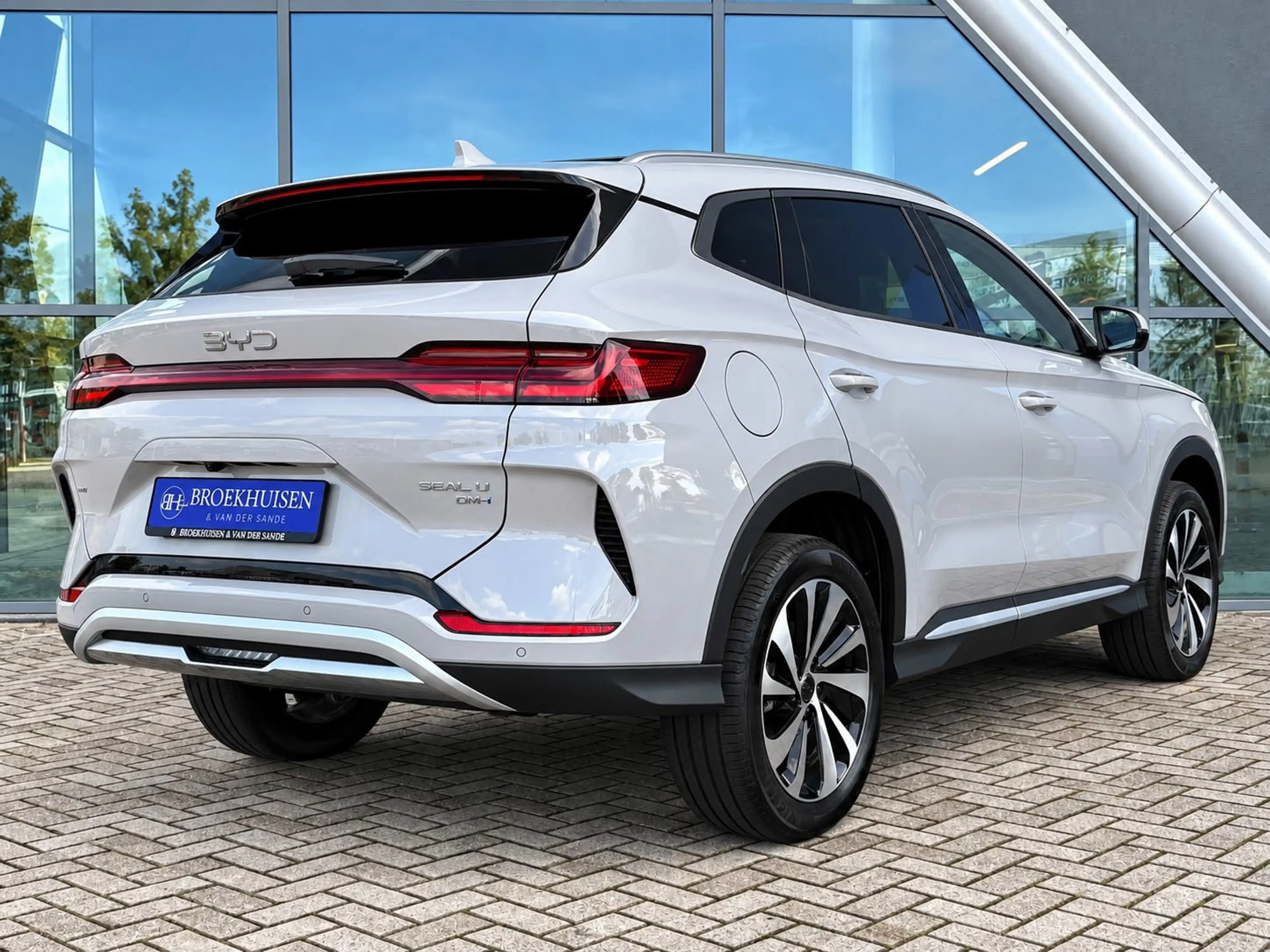 BYD Seal U 1.5 T DM-i AWD Design 324pk Longe range Panoramada — photo 2