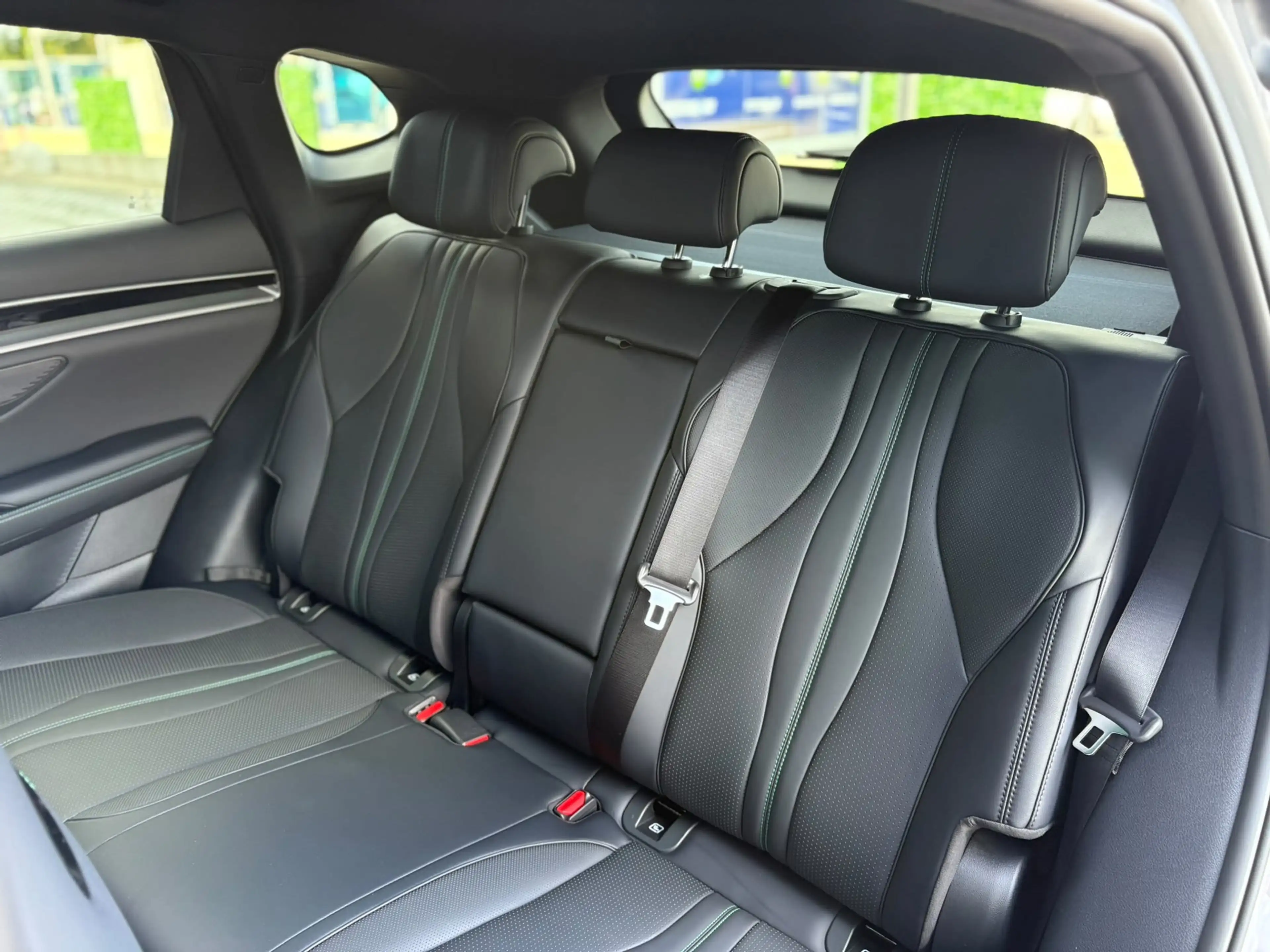 BYD Seal U 1.5 T DM-i AWD Design 324pk Longe range Panoramada — photo 35