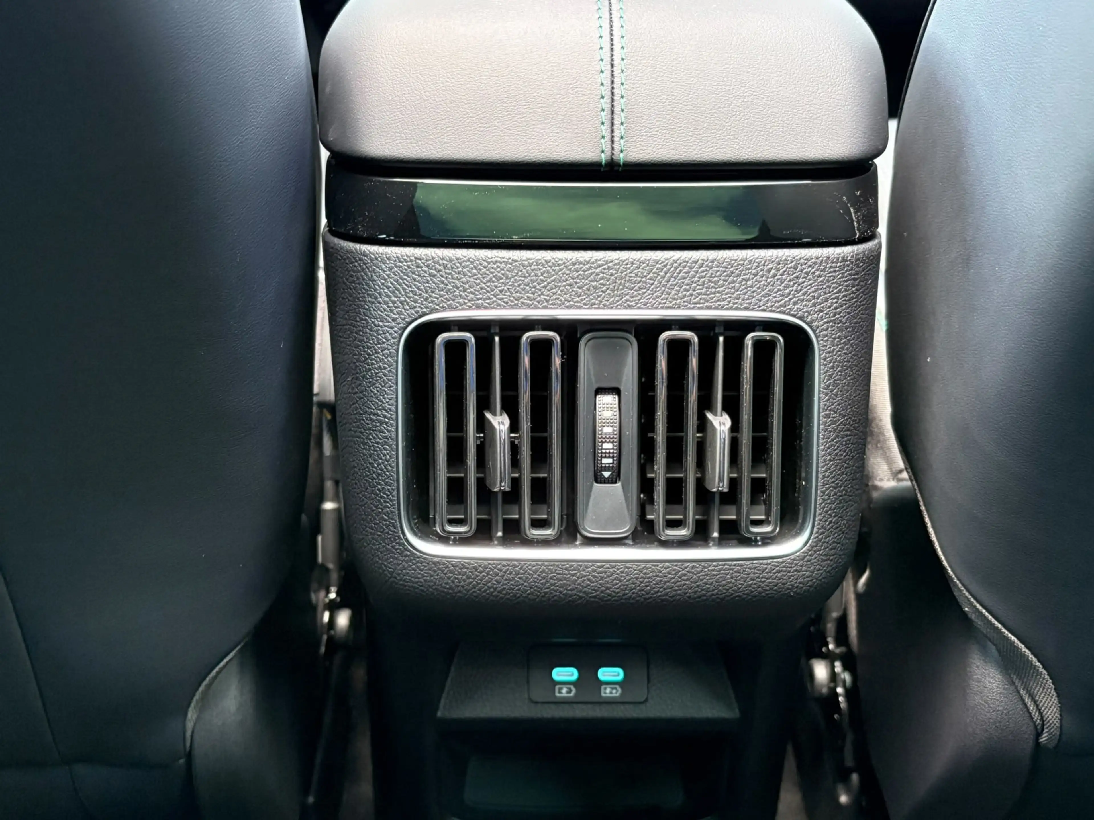 BYD Seal U 1.5 T DM-i AWD Design 324pk Longe range Panoramada — photo 29