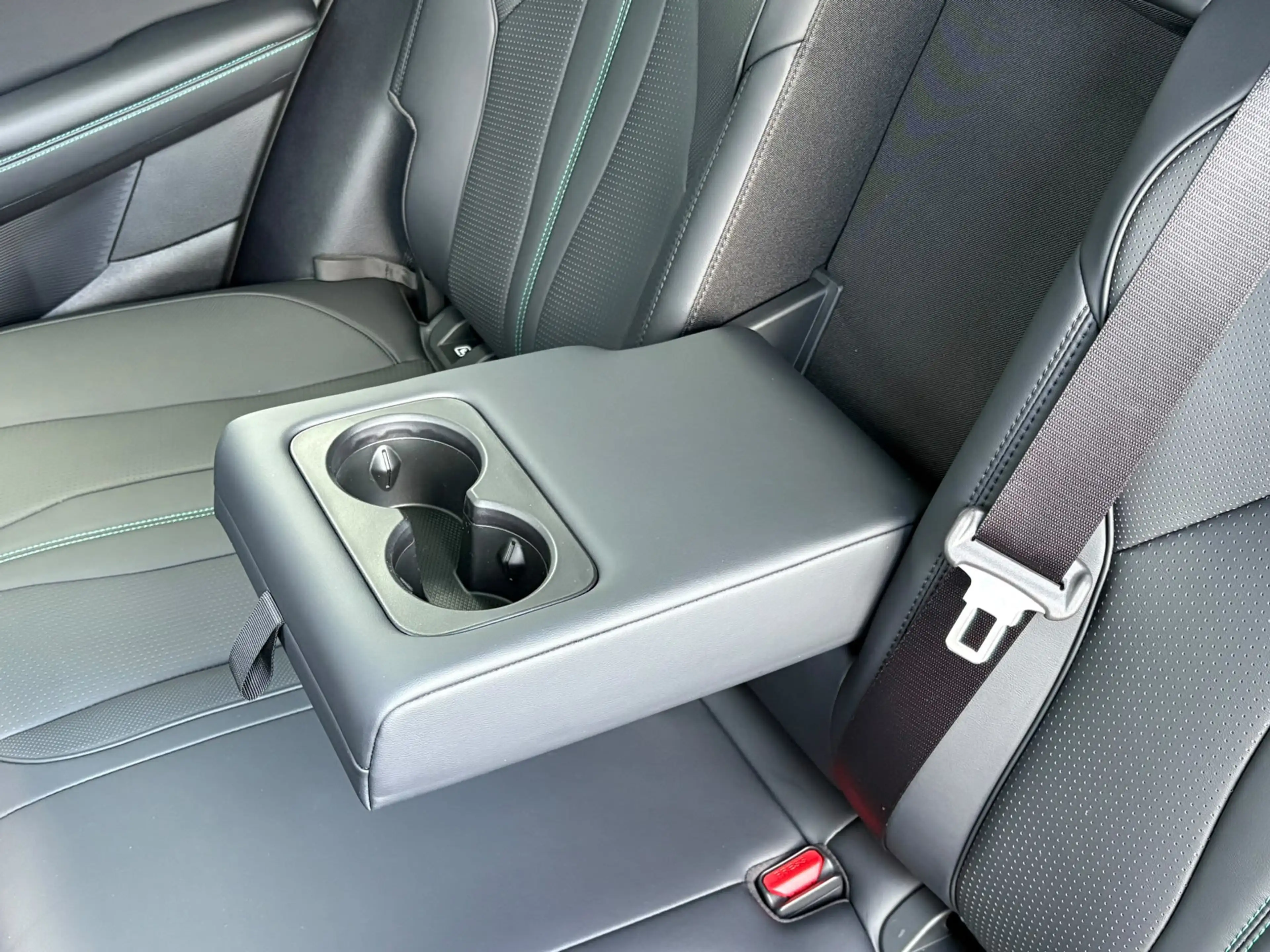 BYD Seal U 1.5 T DM-i AWD Design 324pk Longe range Panoramada — photo 28