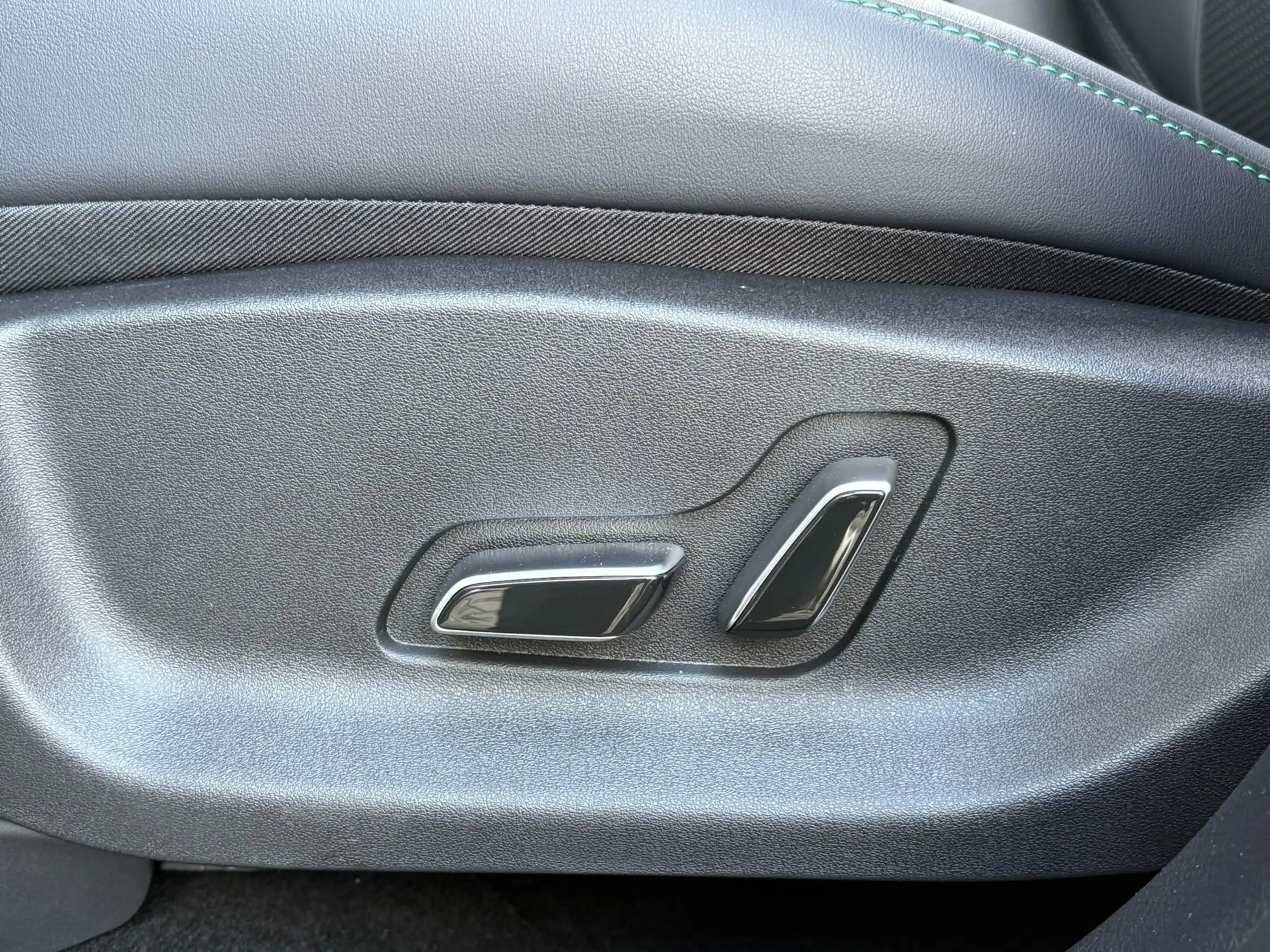 BYD Seal U 1.5 T DM-i AWD Design 324pk Longe range Panoramada — photo 30