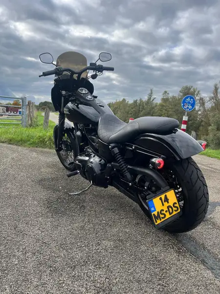 Harley-Davidson Dyna Street Bob - foto 4