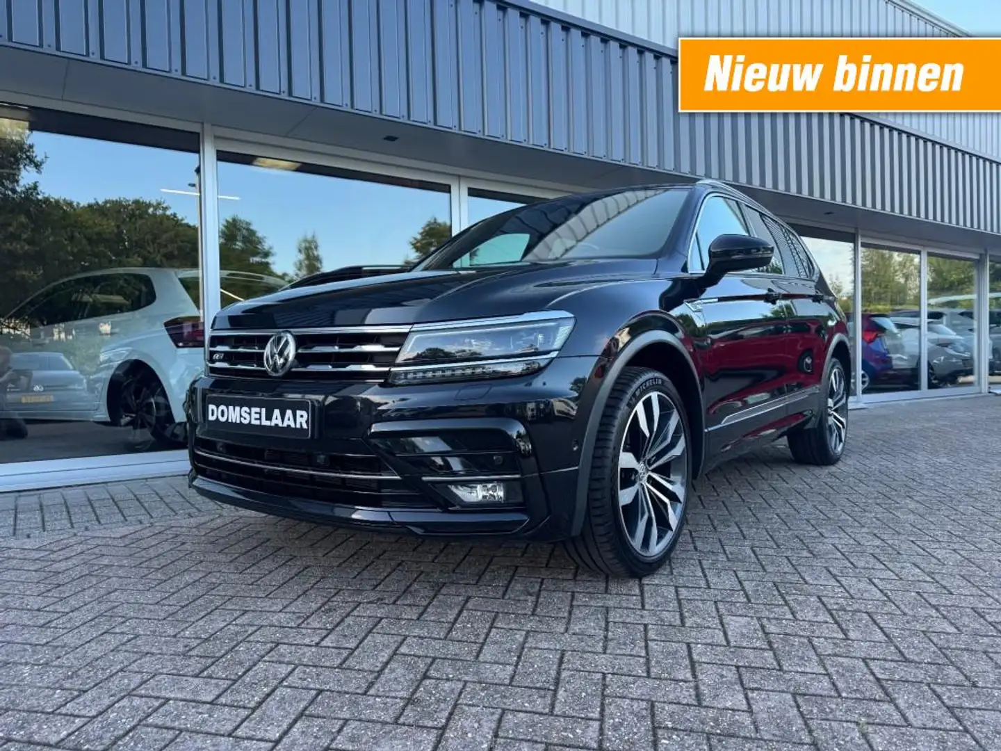 Volkswagen Tiguan Allspace 1.5 TSI Highline Business R-line 7.P Automaat Negro - 1