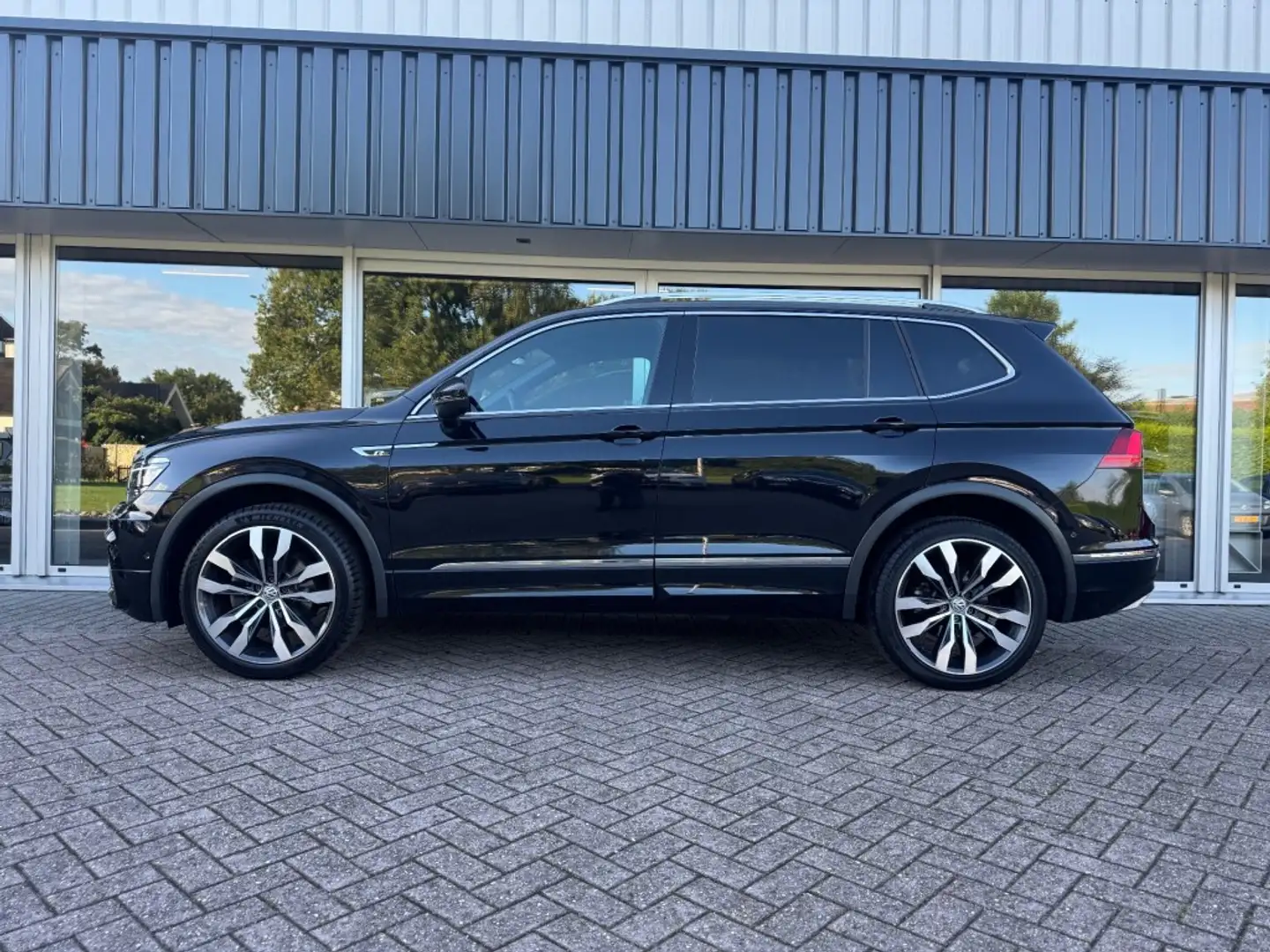 Volkswagen Tiguan Allspace 1.5 TSI Highline Business R-line 7.P Automaat Negro - 2