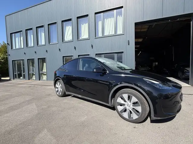 Tesla Model Y STANDARD