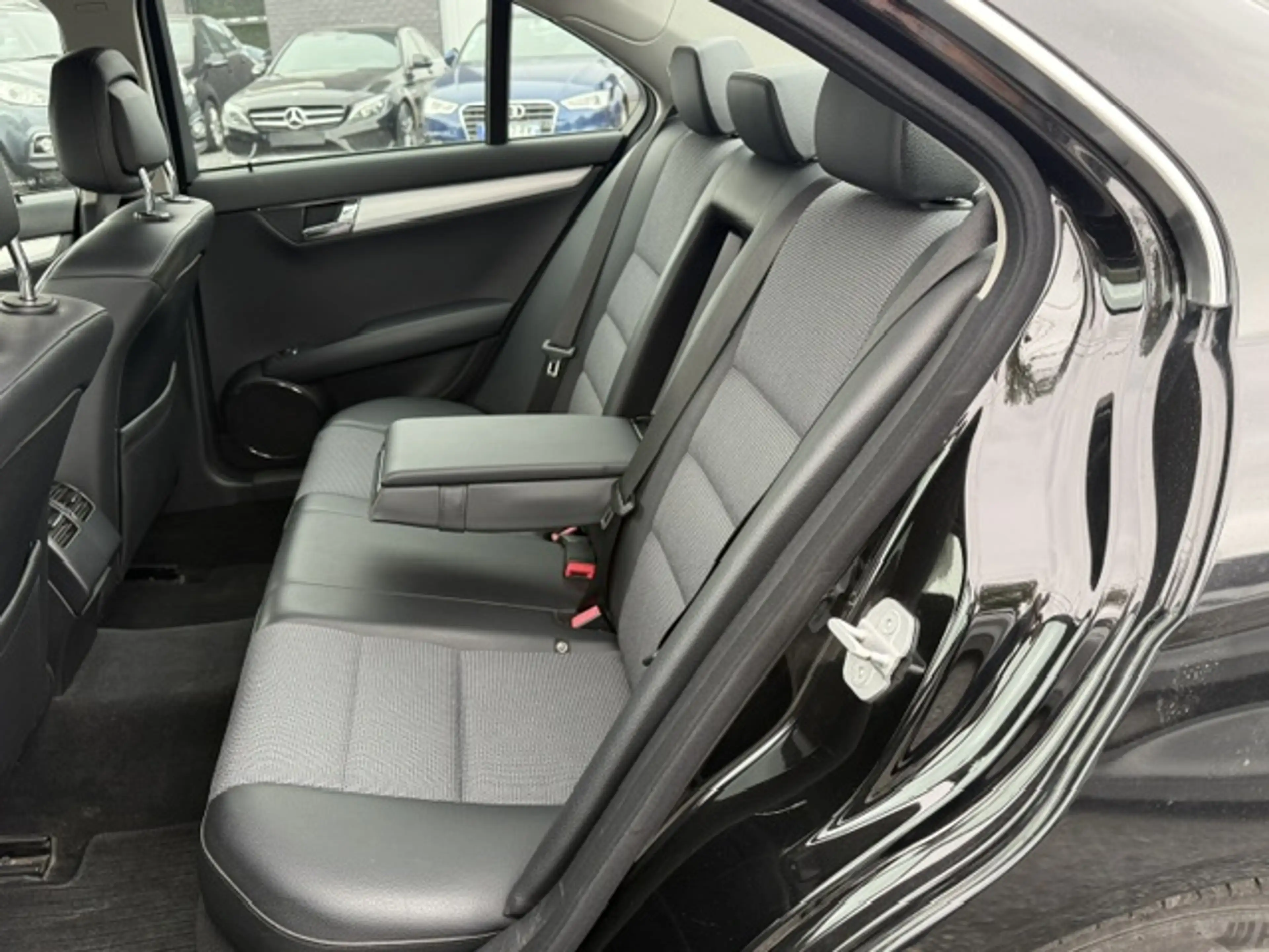 Mercedes-Benz C 200 2.2CDI BlueEFFICIENCY Avantgarde 116.000Km Carpass — photo 11