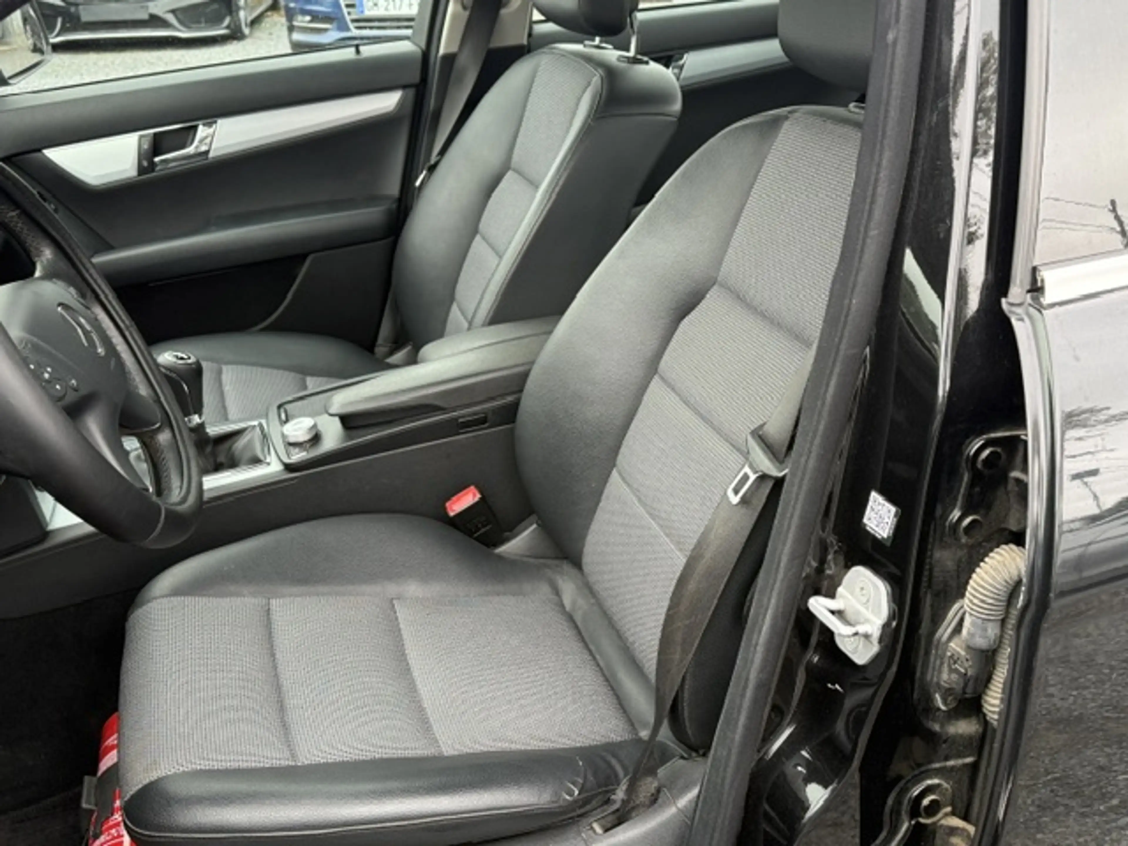 Mercedes-Benz C 200 2.2CDI BlueEFFICIENCY Avantgarde 116.000Km Carpass — photo 4