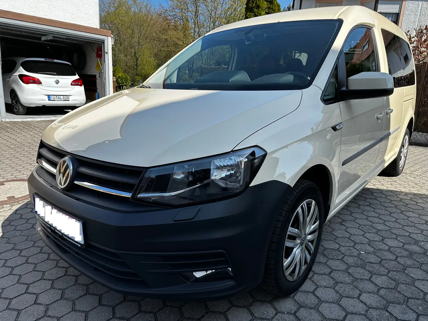 Volkswagen Caddy Maxi Trendline BMT*TAXIPACKET*ROLLSTÜHLRAMPE Beige - 2