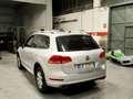 Volkswagen Touareg 3.0 V6 tdi Executive 240cv tiptronic dpf Argento - thumbnail 2