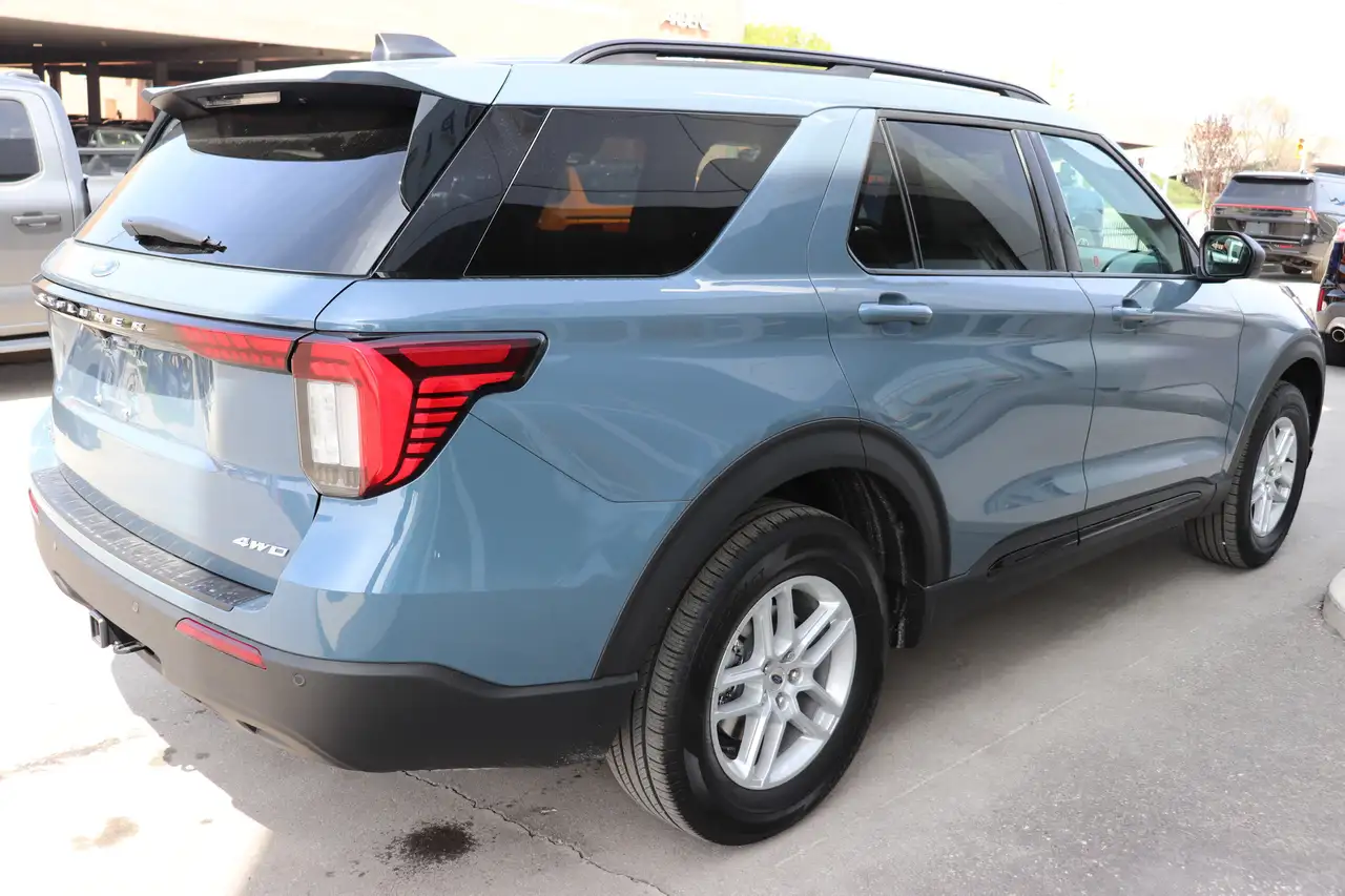 Ford Explorer снимка Ford Explorer
