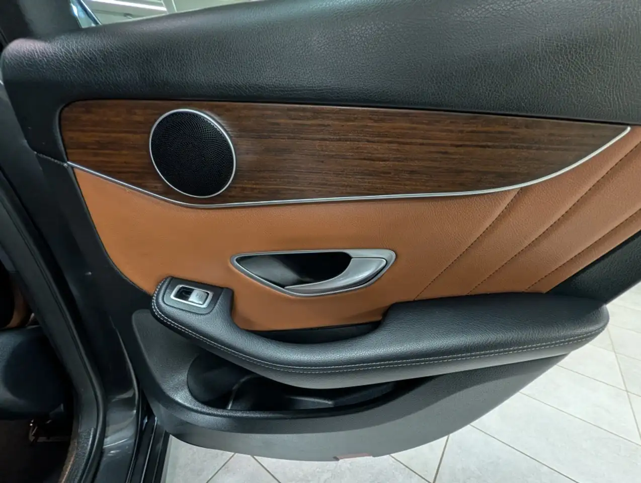 Mercedes-Benz GLC снимка Mercedes-Benz GLC