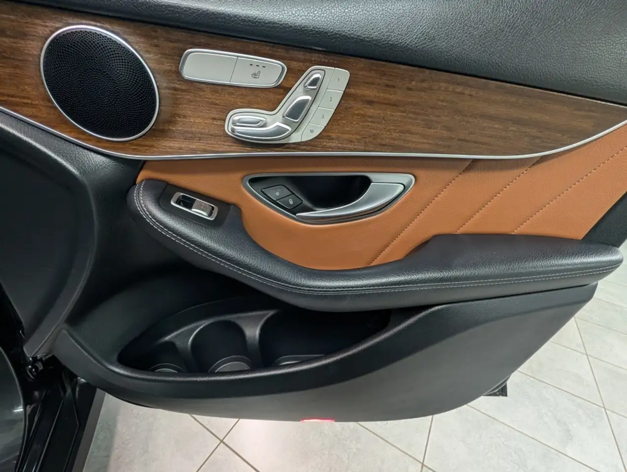 Mercedes-Benz GLC снимка Mercedes-Benz GLC