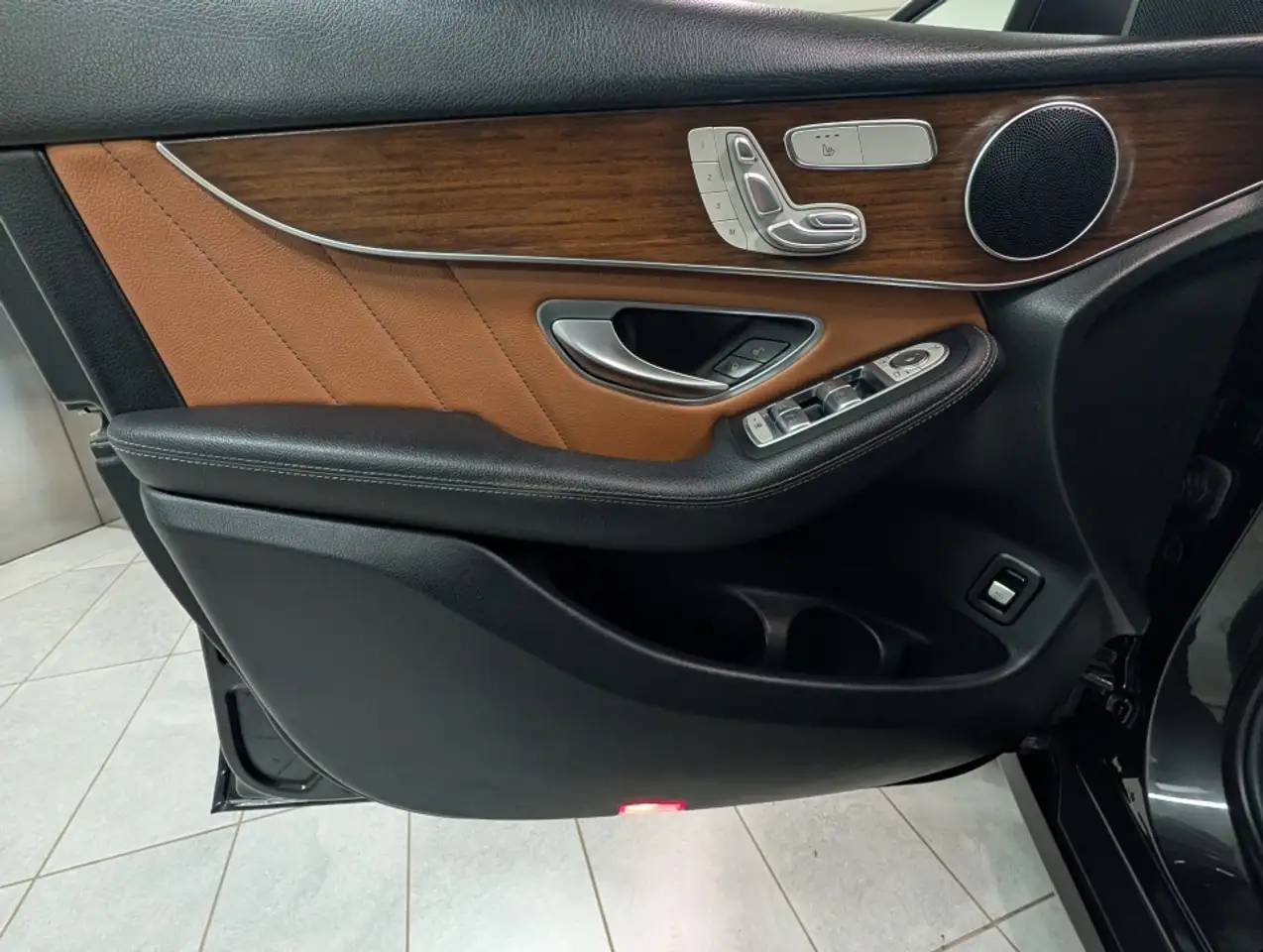 Mercedes-Benz GLC снимка Mercedes-Benz GLC