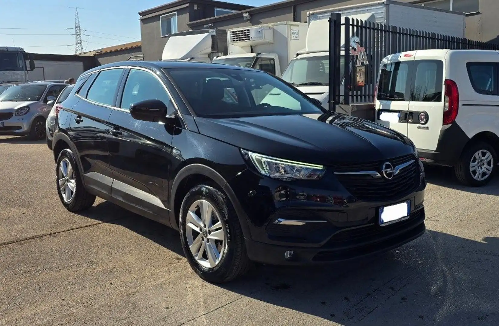 Opel Grandland X 1.5 diesel Ecotec Start&Stop aut. Business Ed. Negro - 2