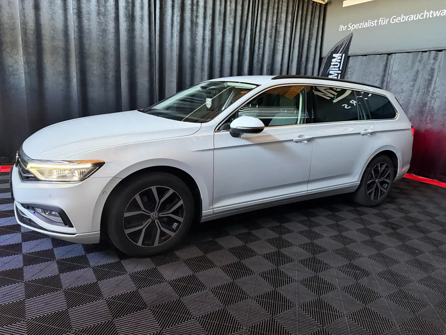 Volkswagen Passat Variant Business *DSG*2l*150-PS*LED*KAMERA* Weiß - 2