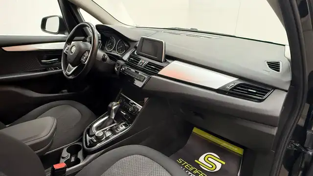 BMW 2 Series view 10