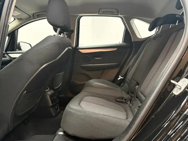 BMW 2 Series view 13