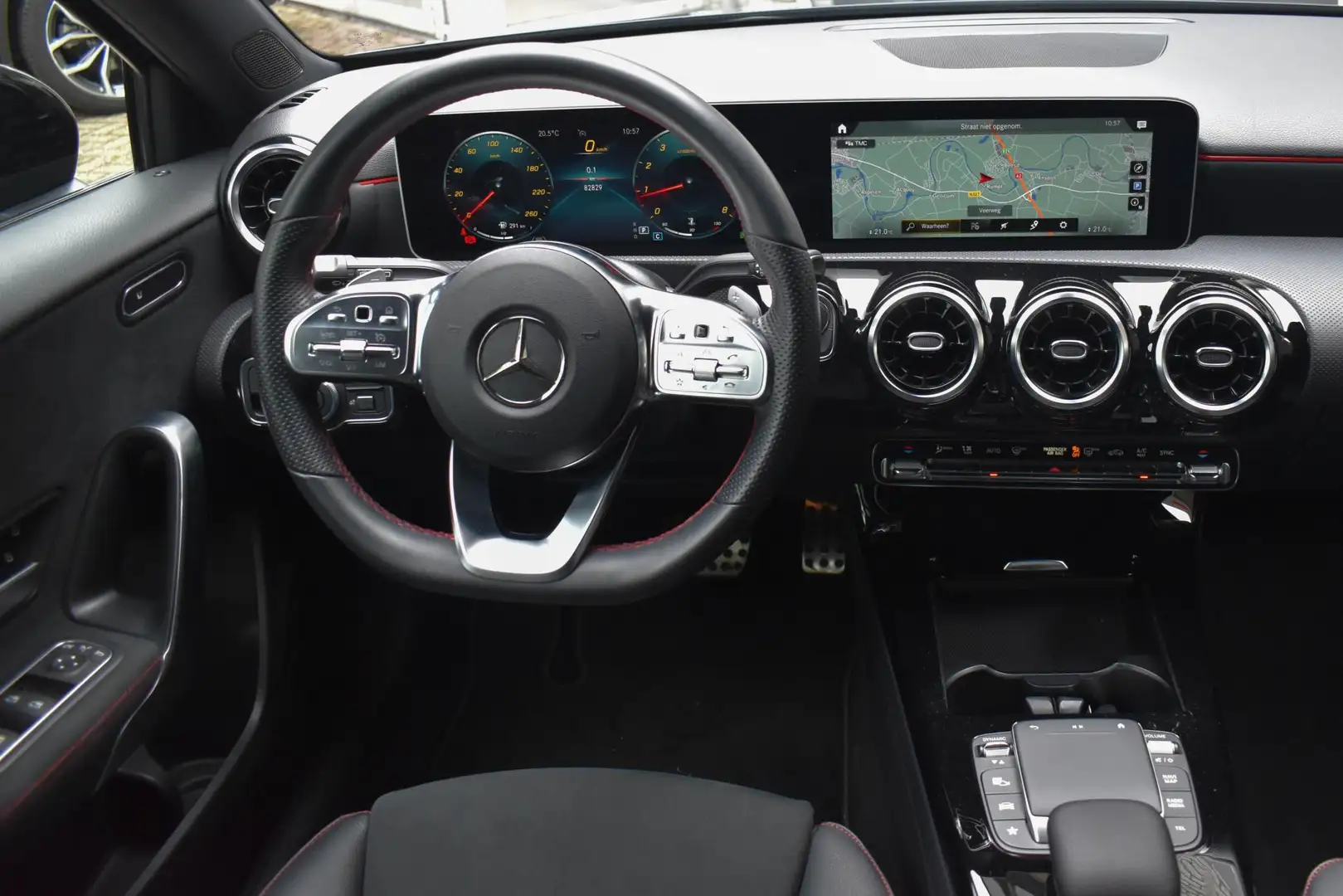 Mercedes-Benz A 180 Business Solution AMG Aut LED Apple Carplay Ni Blauw - 2