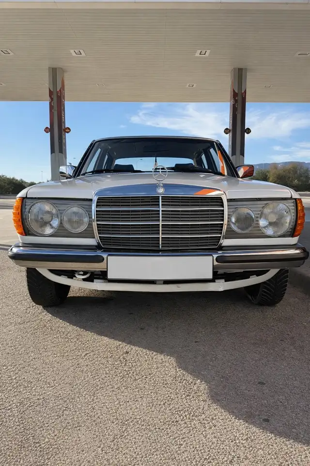 Mercedes-Benz Baureihe 123 200 D, foto 11
