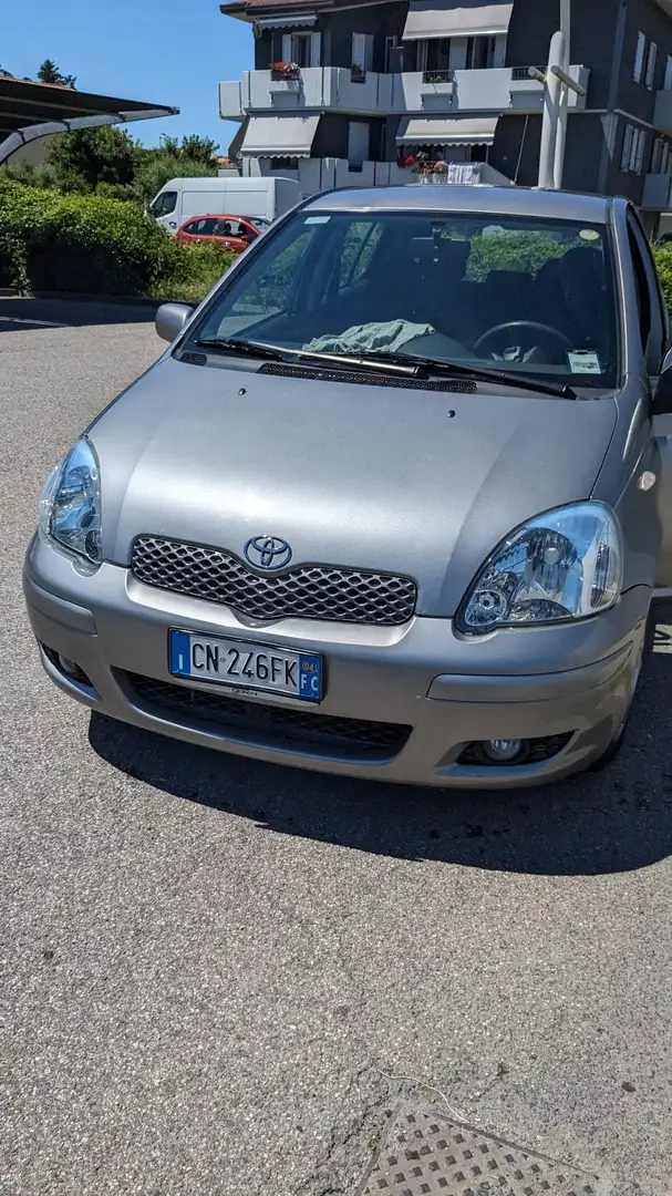 Toyota Yaris Verso 1.3 16v Luna - 1