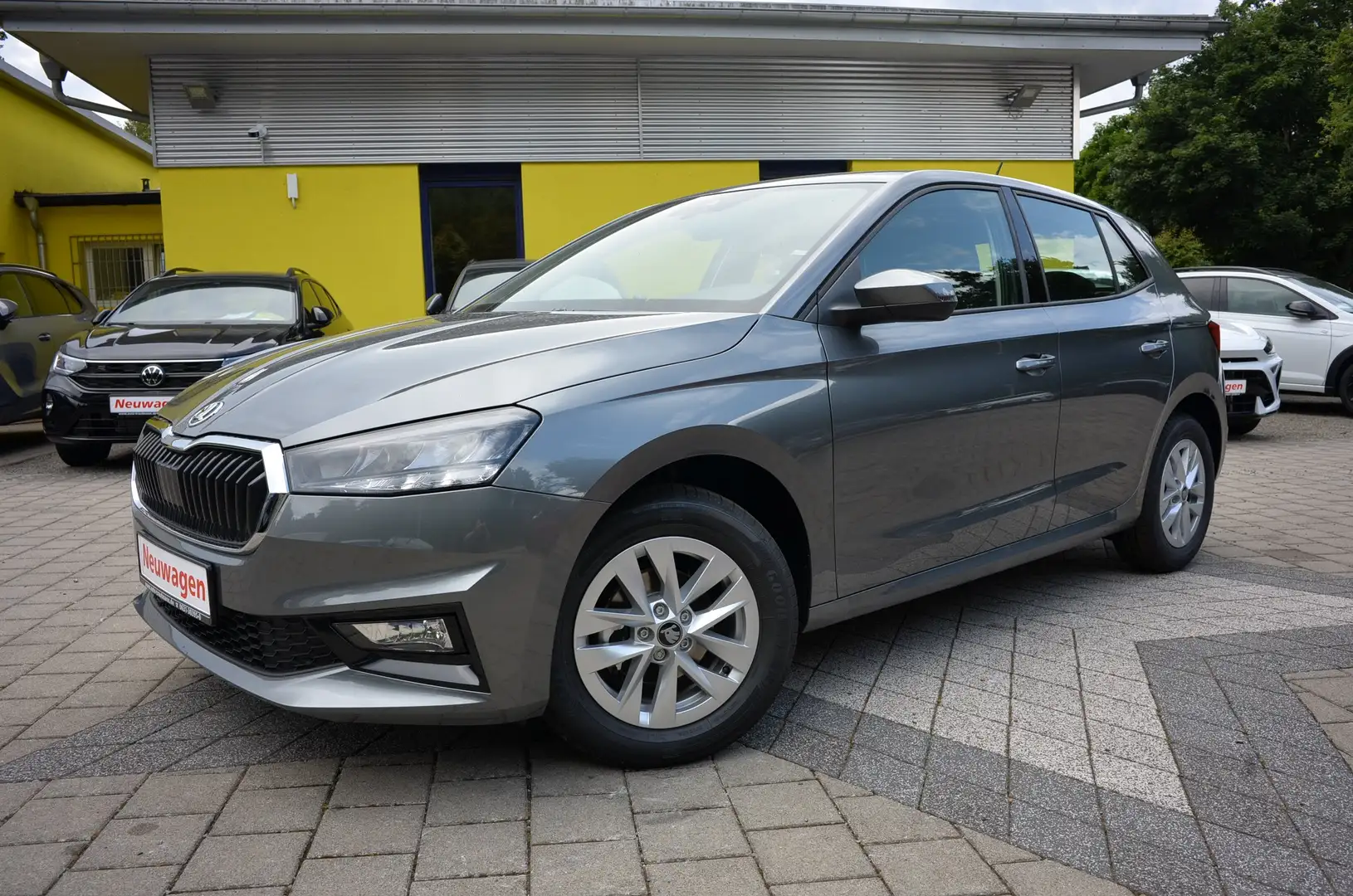 Skoda Fabia 1.0 TSI + 5JGARANTIE+AHK+NAVIAPP+KAMERA Grau - 1