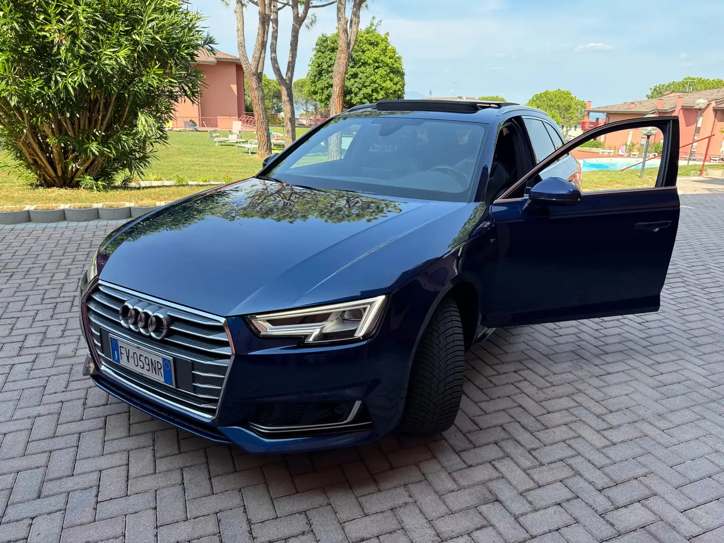 Audi A4 Avant 35 TDI 150cv S-Tronic Business Sport S-Line Blu/Azzurro - 1