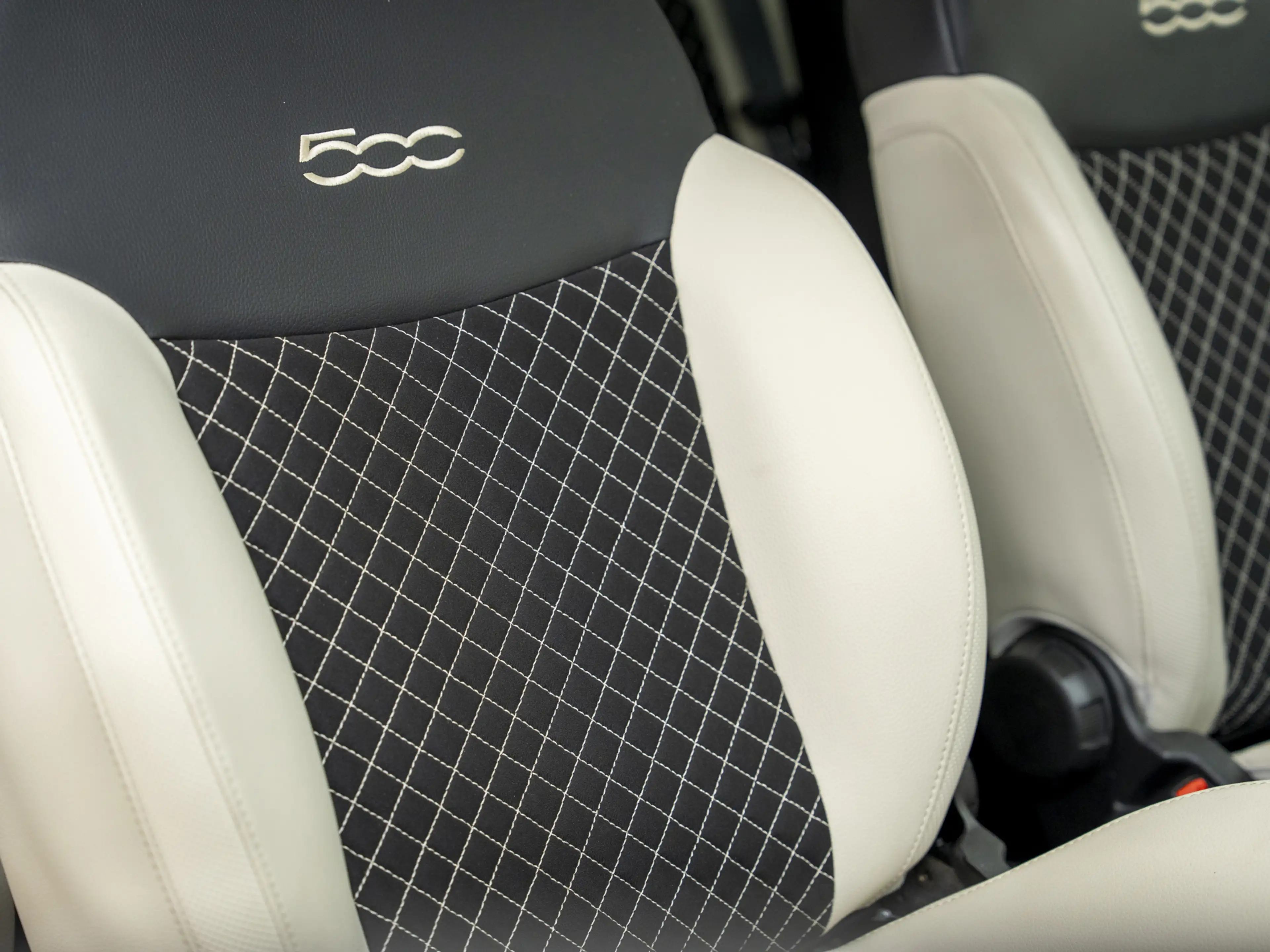 Fiat 500 1.0 Hybrid Dolcevita, Pano, NAP, Apple carplay, Na — photo 23