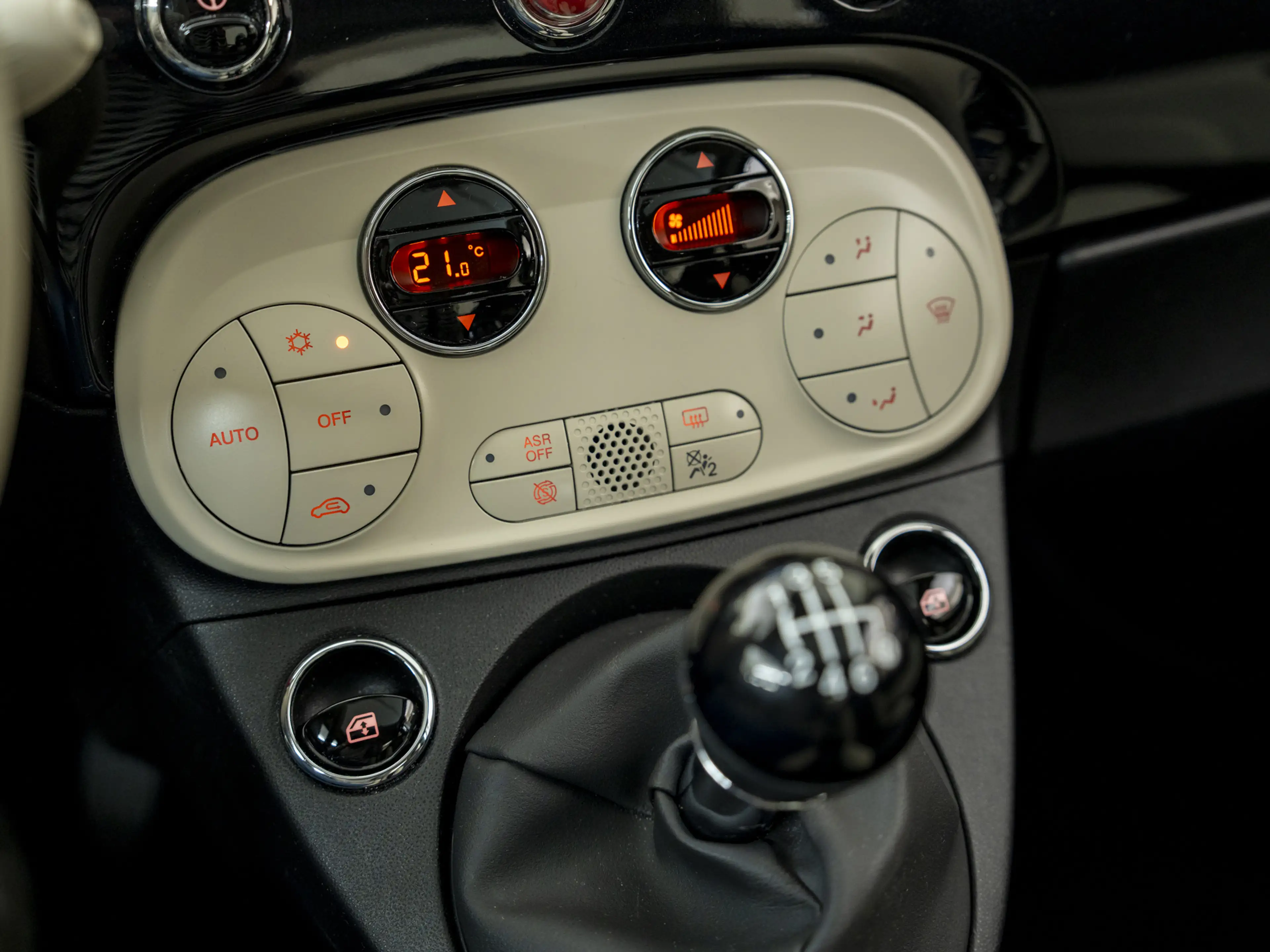 Fiat 500 1.0 Hybrid Dolcevita, Pano, NAP, Apple carplay, Na — photo 37