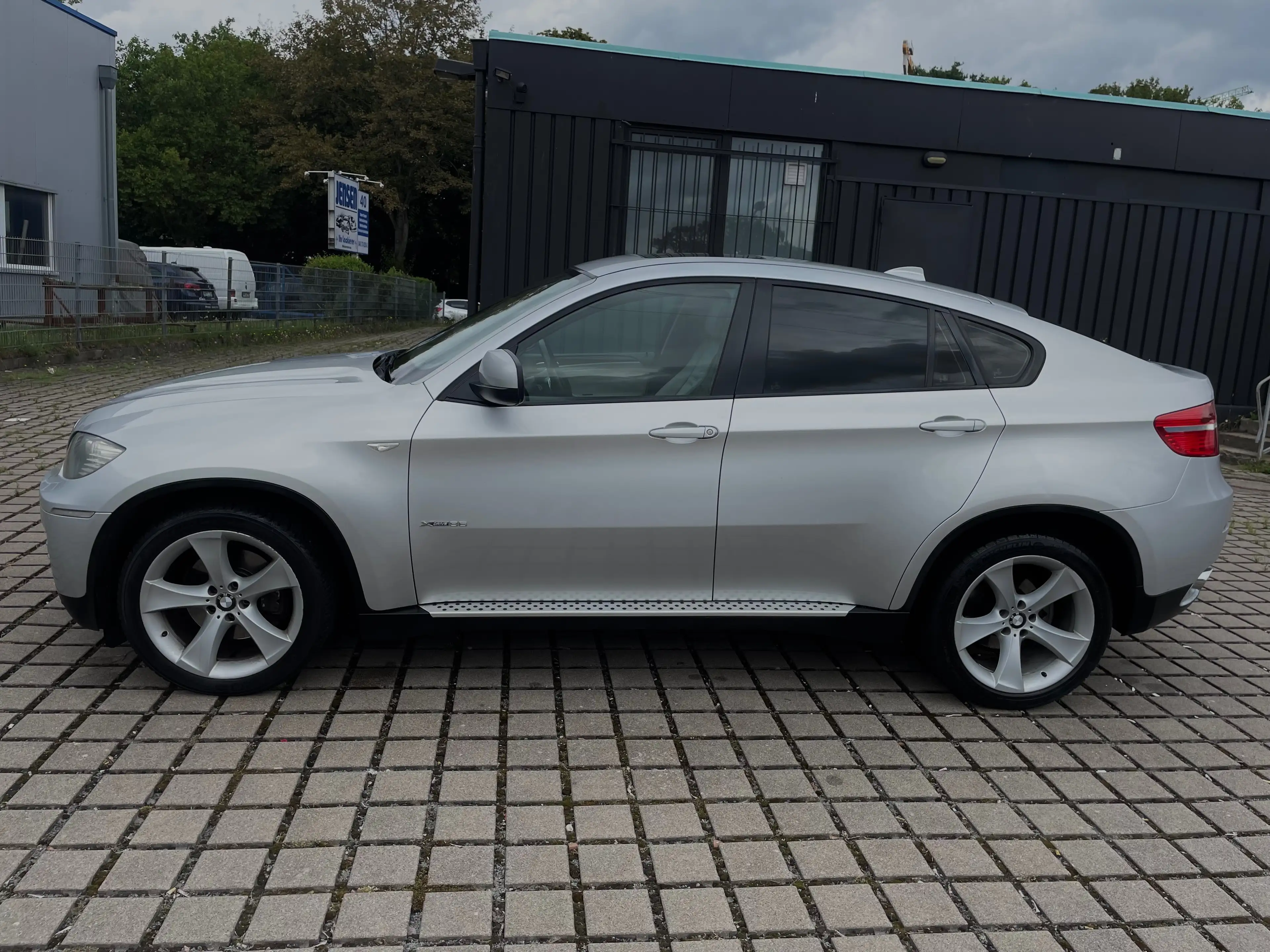 BMW X6 xDrive 35 i Sport Paket Trittbrett Leder Head Up Keylles Go — photo 2