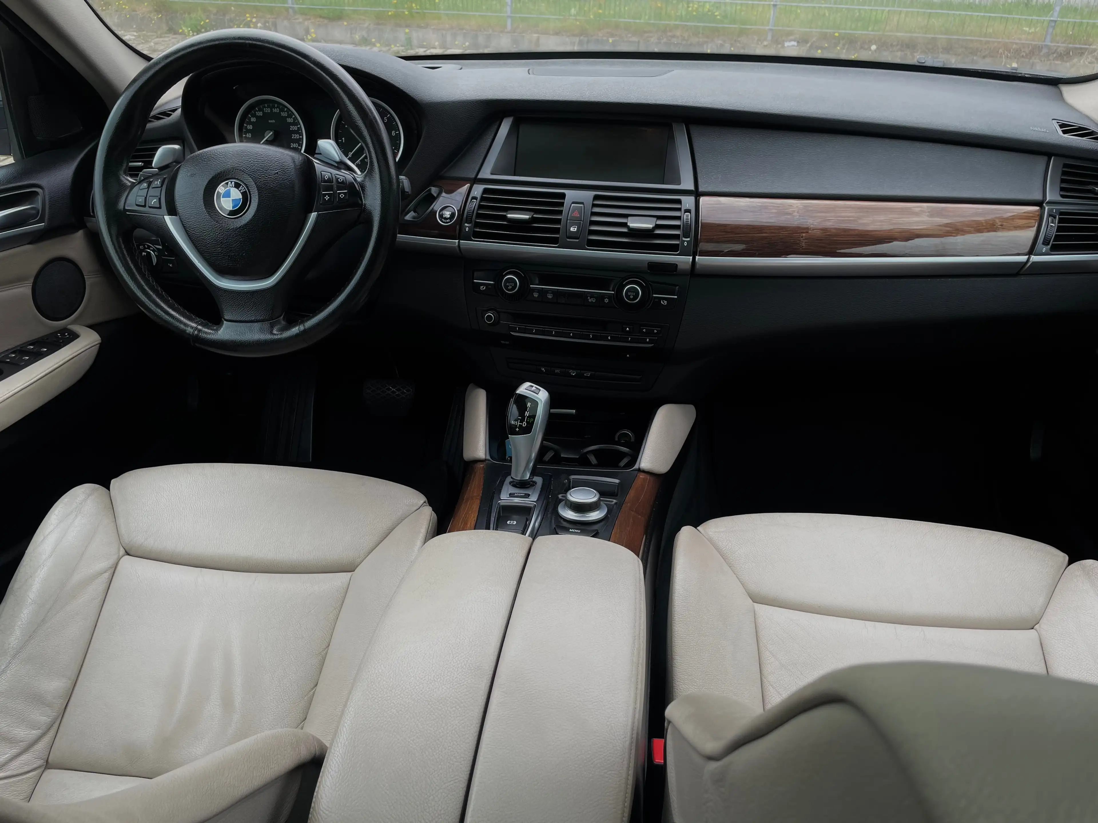 BMW X6 xDrive 35 i Sport Paket Trittbrett Leder Head Up Keylles Go — photo 15