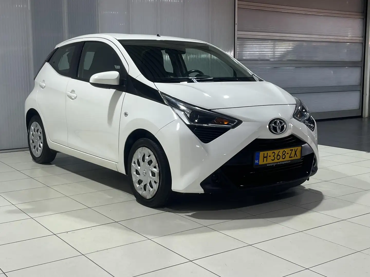 Toyota Aygo 1.0 VVT-i x-play | Apple carplay/anroid auto | Dea Blanc - 2