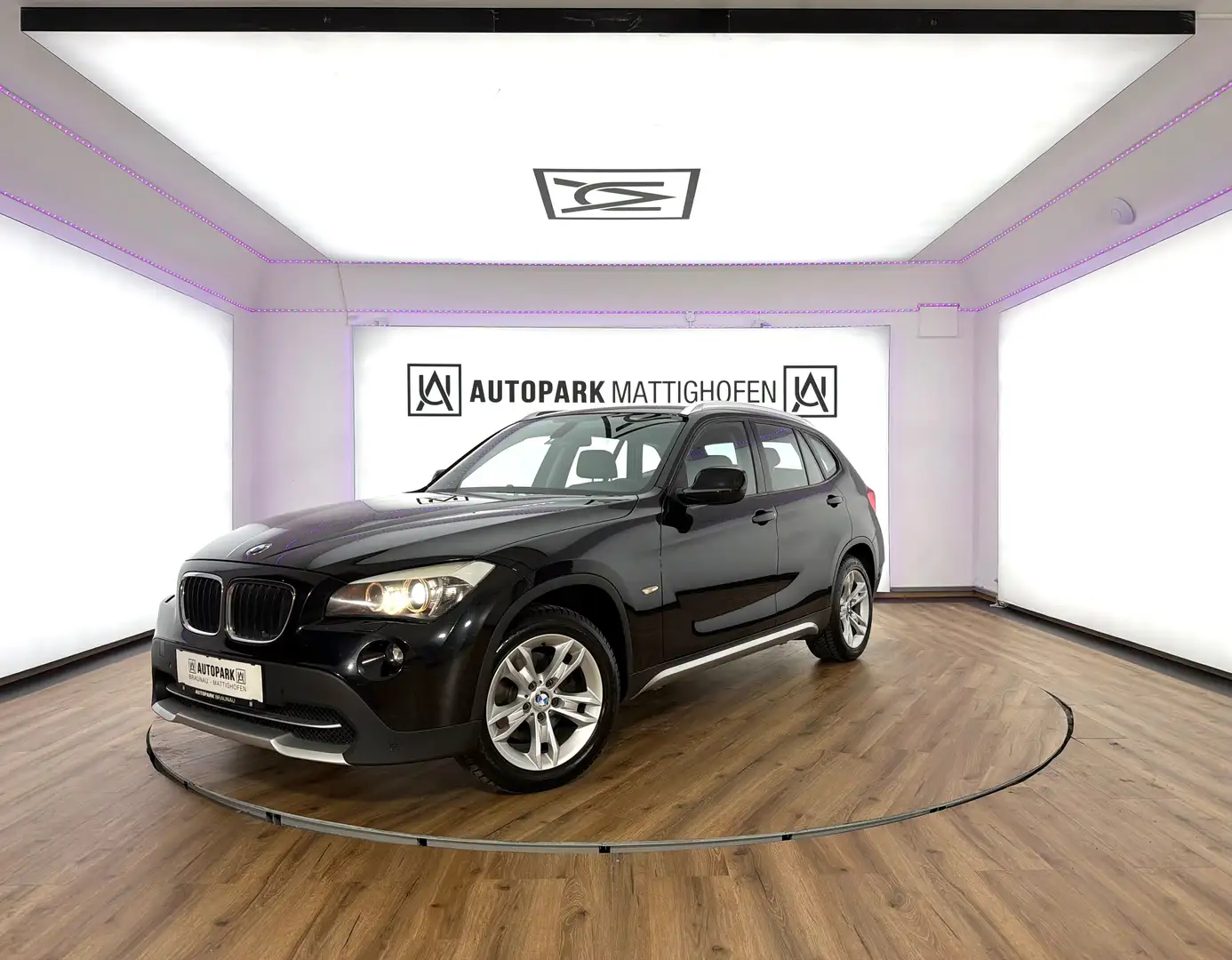 BMW X1 xDrive 18d Aut. *NAVI*AHK* Schwarz - 1