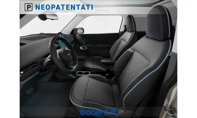 Mini Hatch view 4