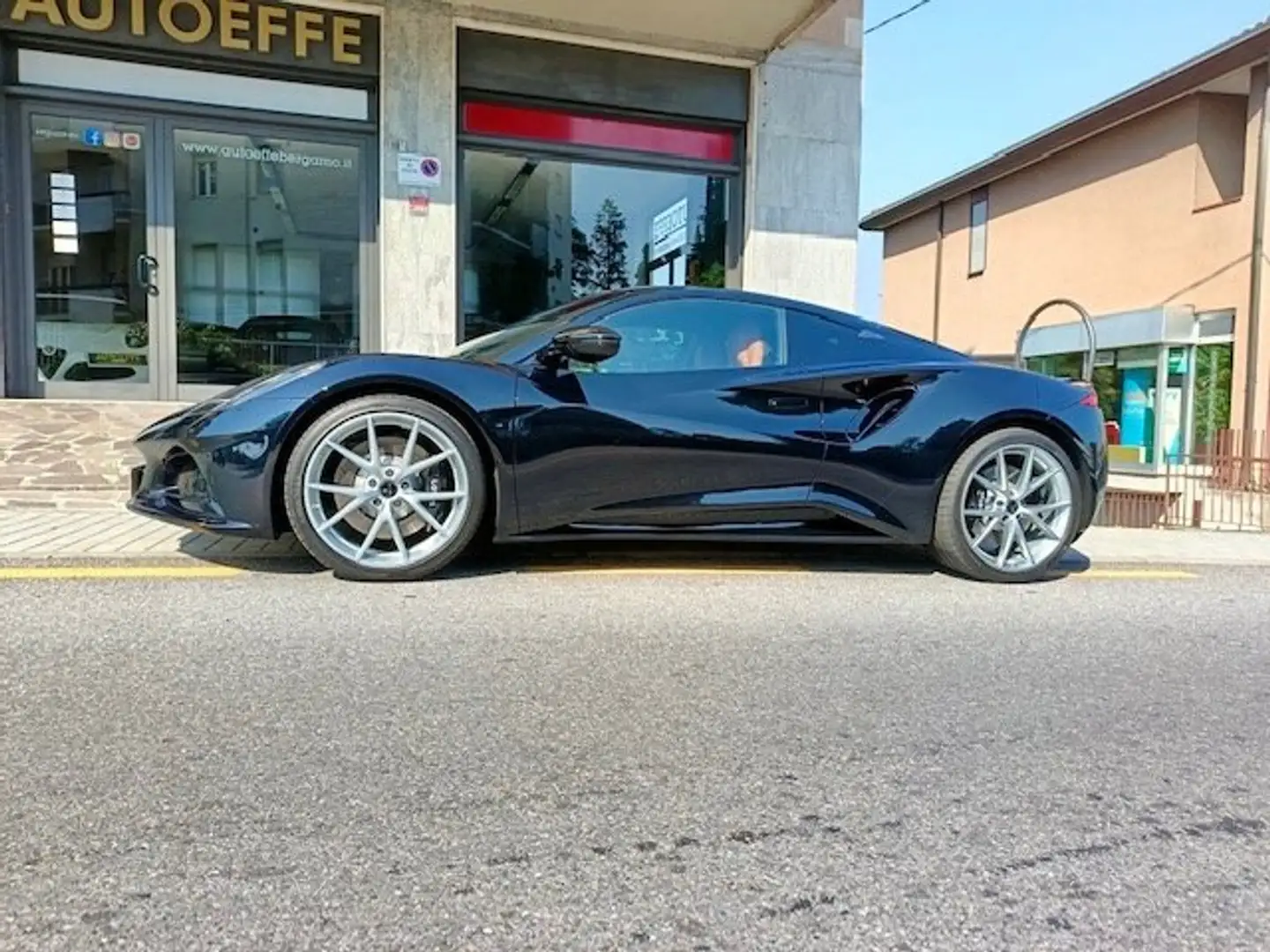 Lotus Emira 2.0 I4 First Edition DCT 7.000 KM, IVA, UNICOP. Zwart - 1