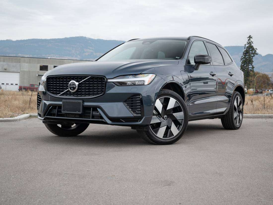 2023 Volvo XC60 T8 PLUS DARK THEME