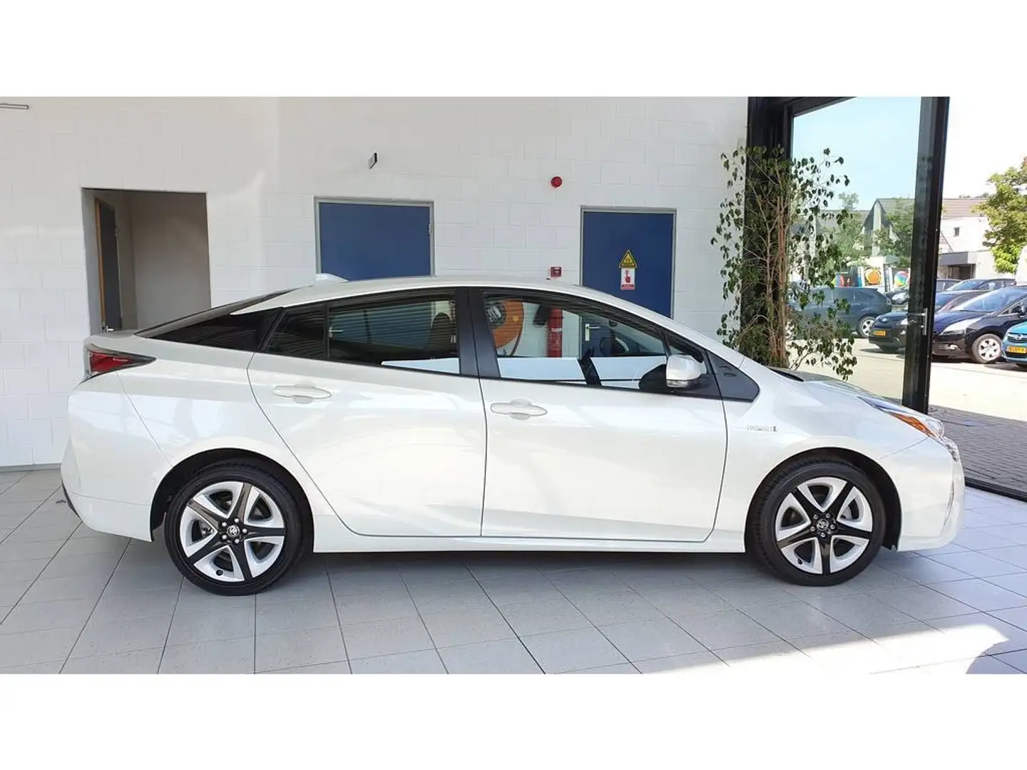 Toyota Prius 1.8 | Dodehoek detectie | Stoelverwarming | Head-u Wit - 2