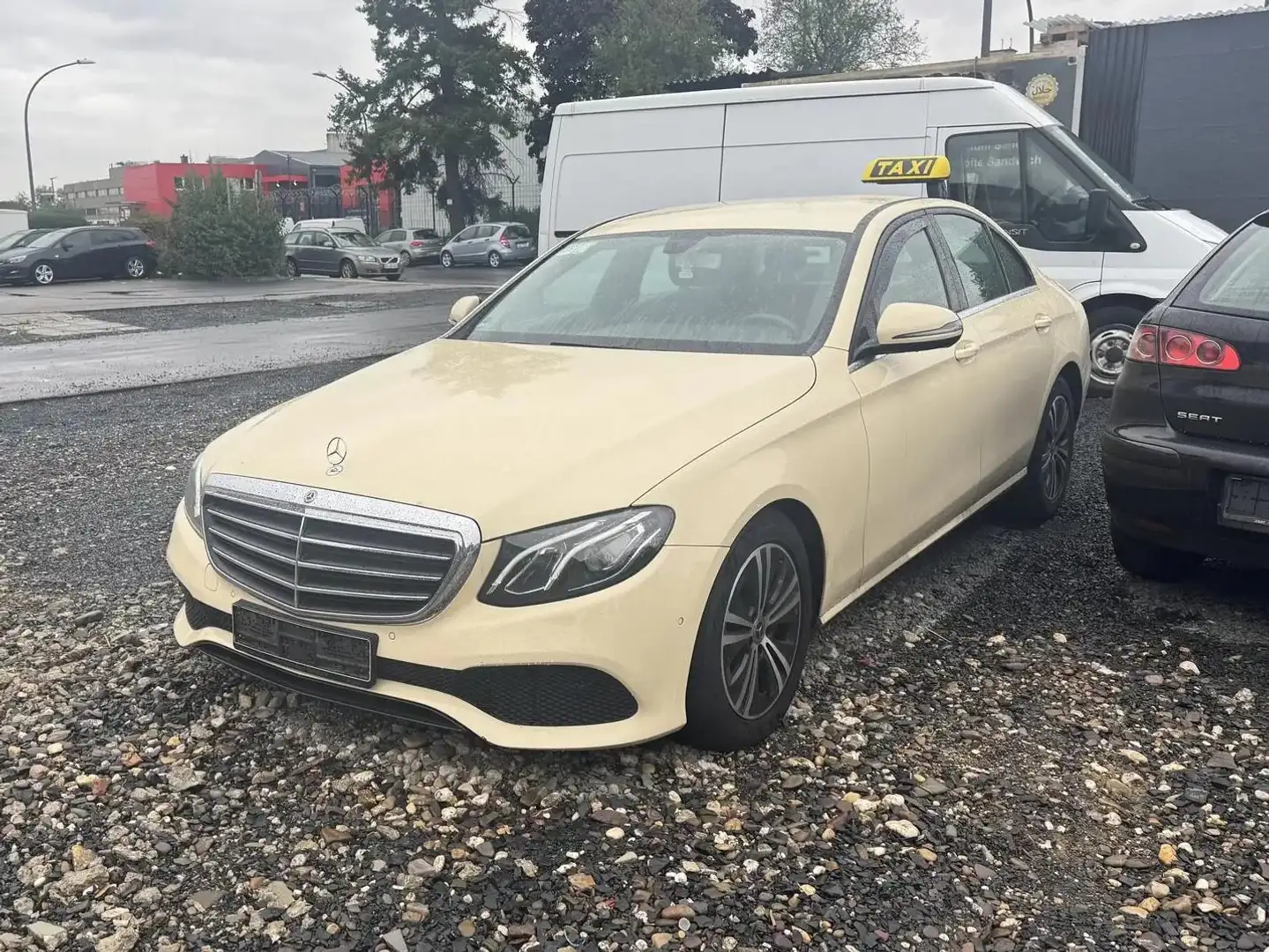 Mercedes-Benz E 200 E 200 d Aut. Navi Kamera LED Xenon Beige - 2